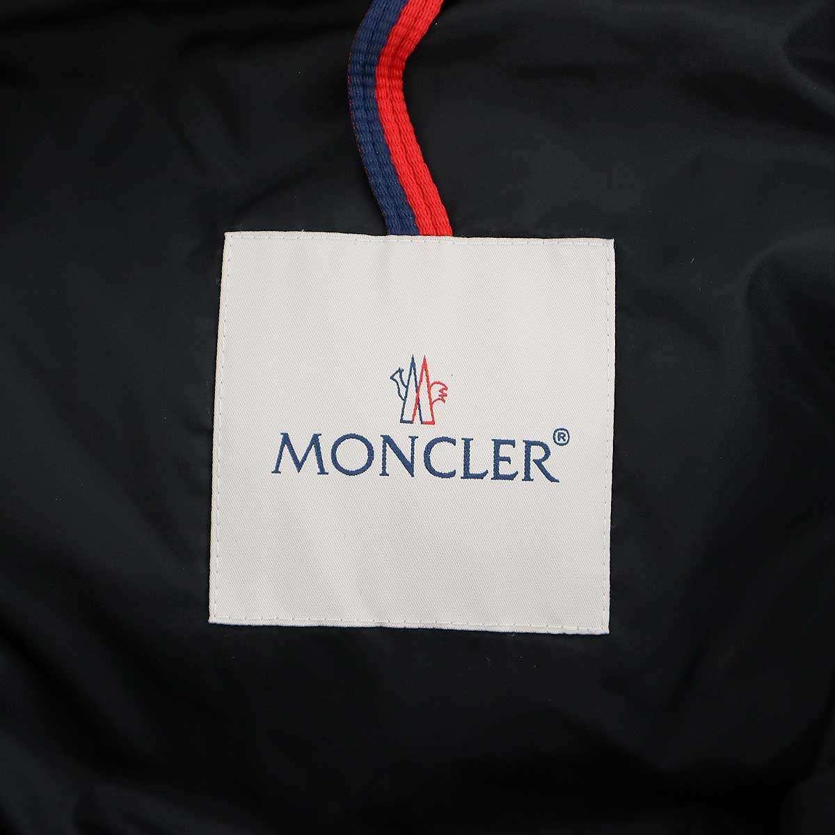 Moncler Burgaux Giubbotto Down Coat Black — view 3