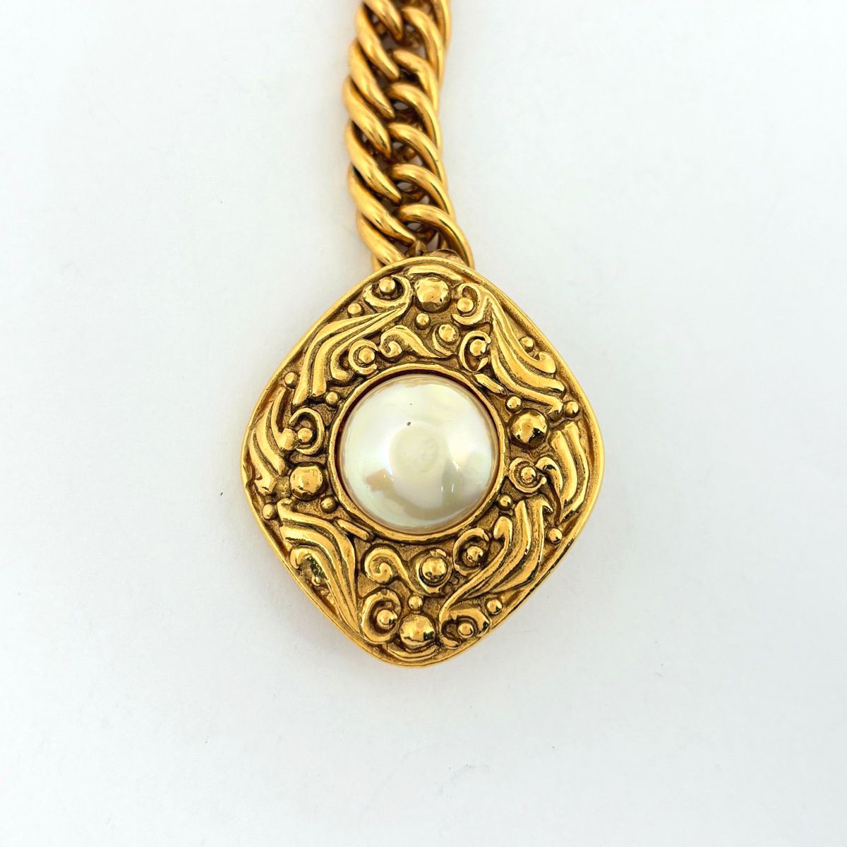 Chanel CC Logo Chain Belt Diamond Faux Pearl Gold — view 2