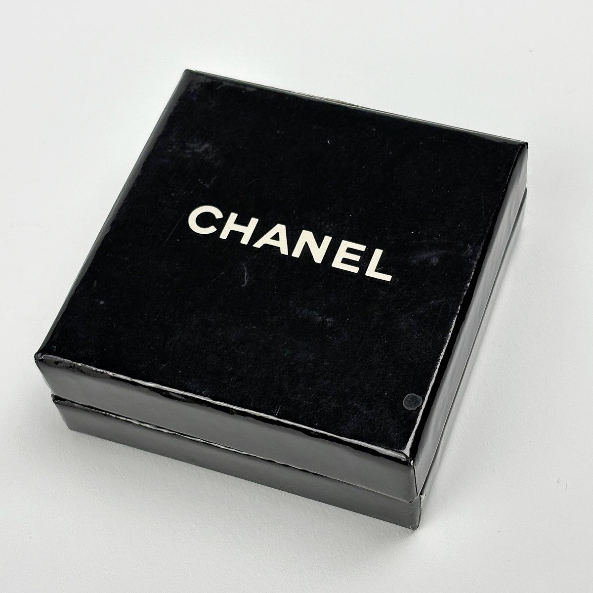 Chanel CC Logo Round Earrings Gold Plated — view 5