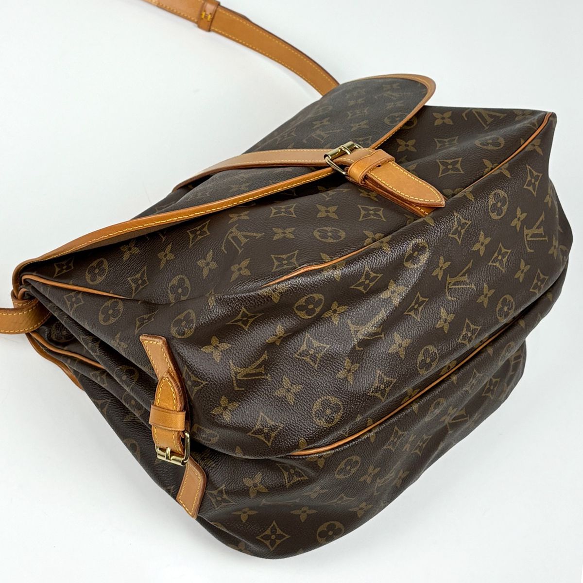Louis Vuitton Saumur 35 Crossbody Shoulder Bag Monogram Brown — view 2