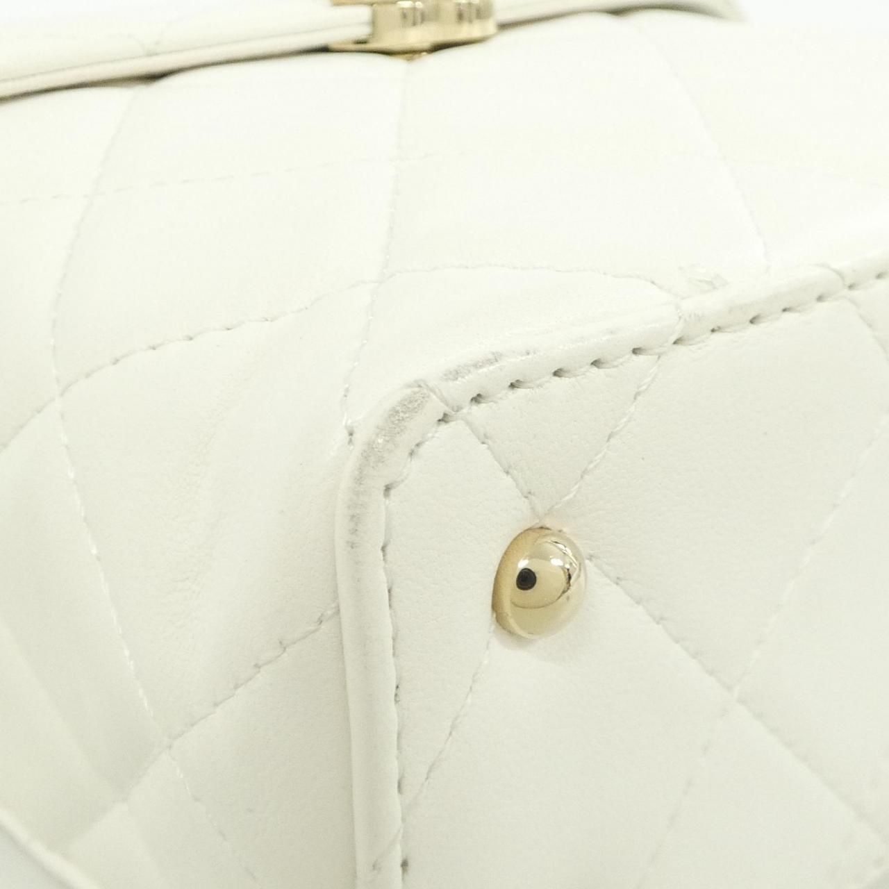 Chanel Shoulder Bag White — view 3