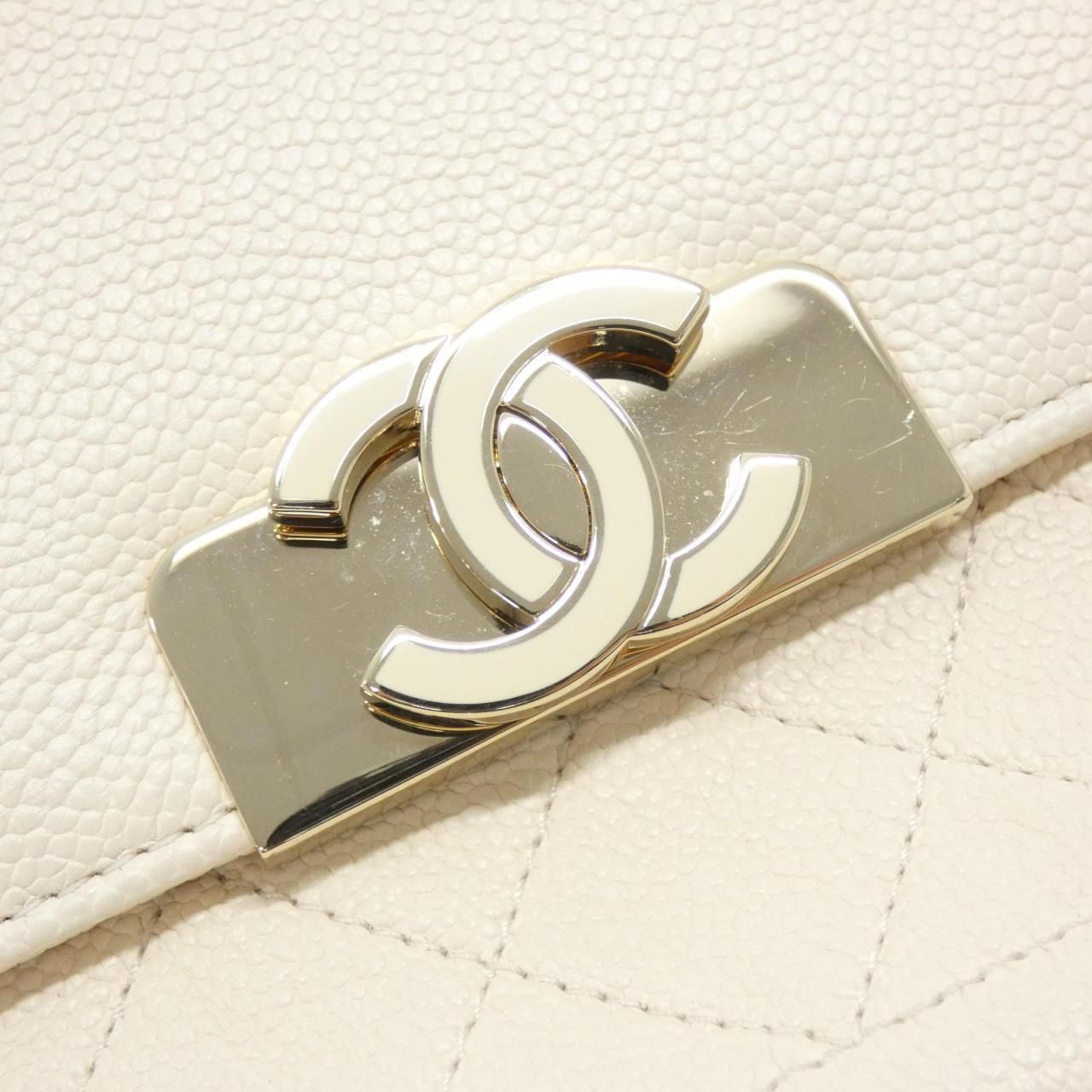 Chanel Shoulder Bag White — view 4