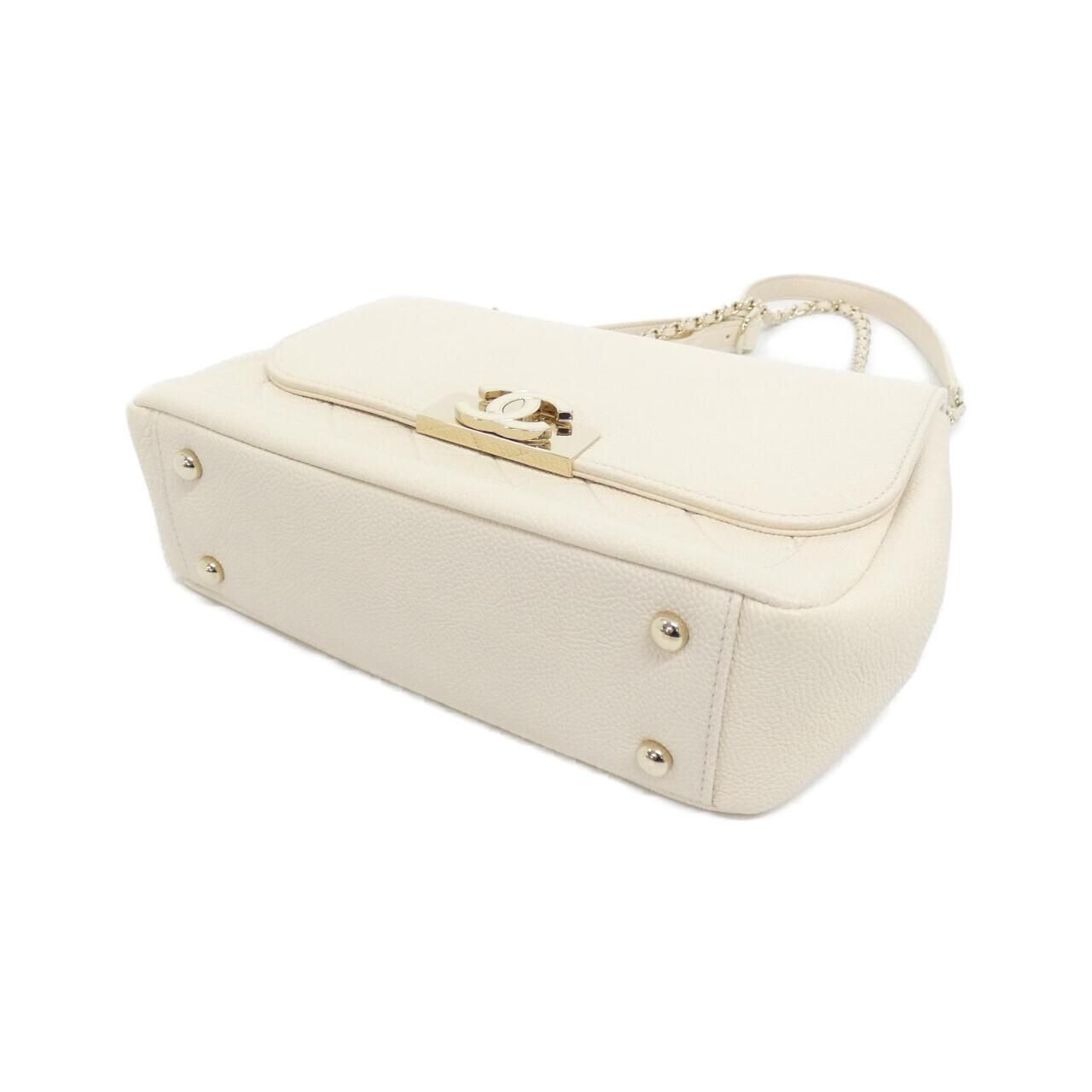 Chanel Shoulder Bag White — view 3