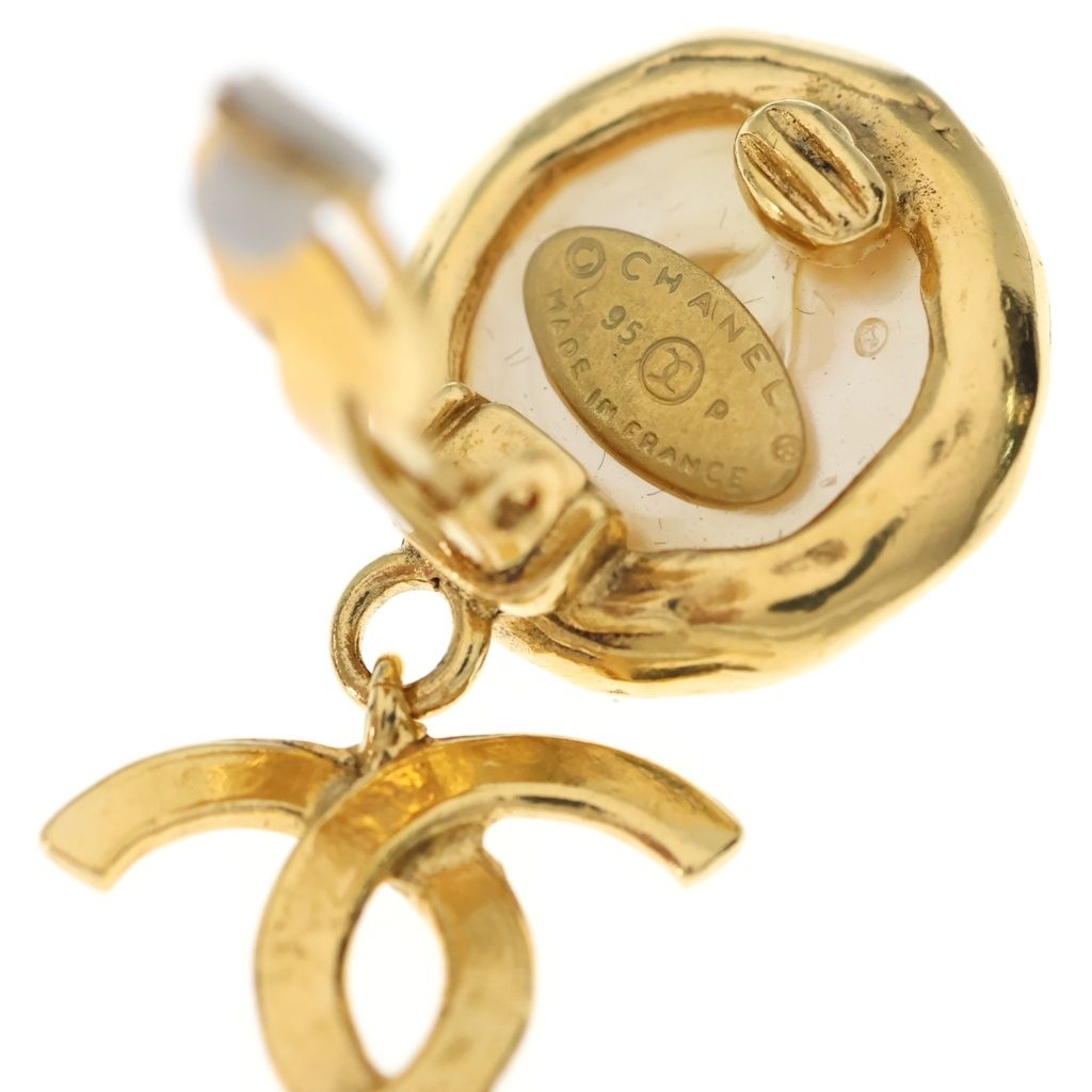 Chanel CC Logo Pearl Earrings White Gold — view 5