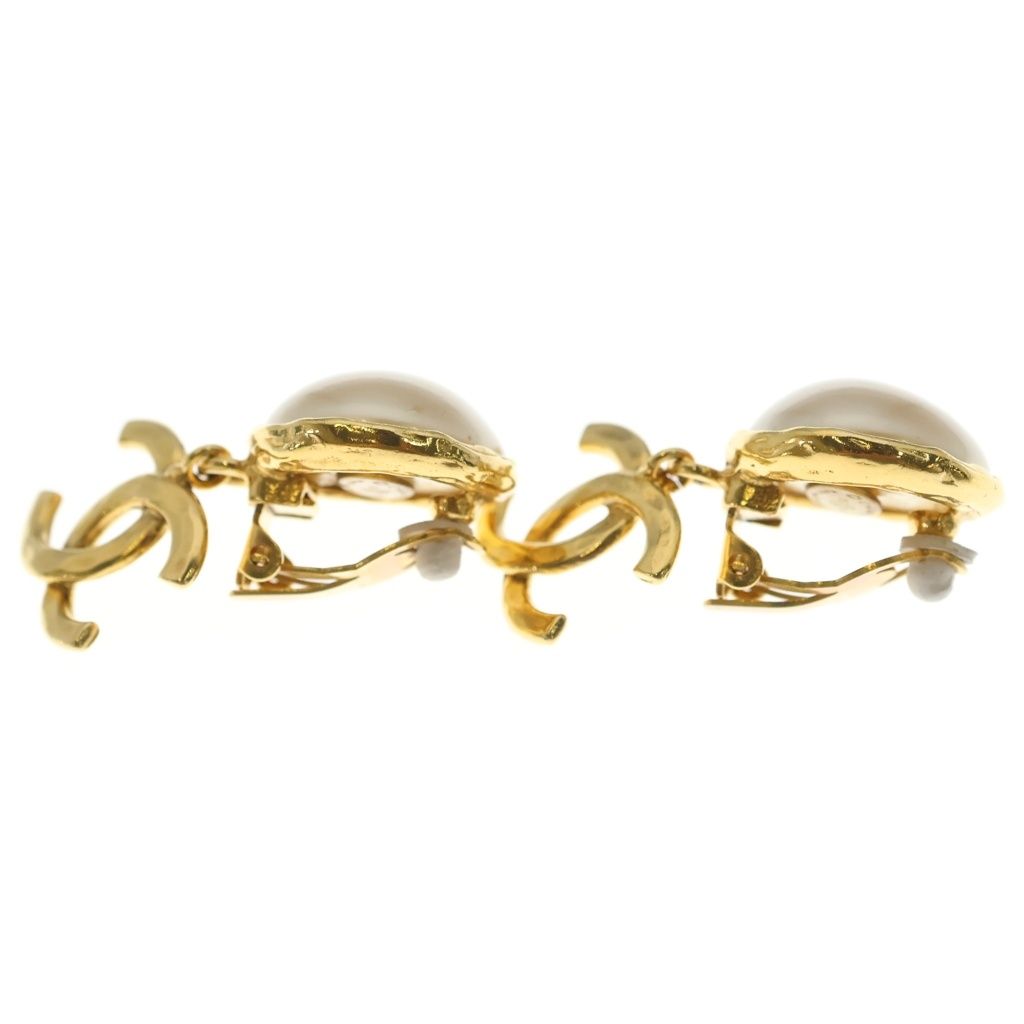 Chanel CC Logo Pearl Earrings White Gold — view 3