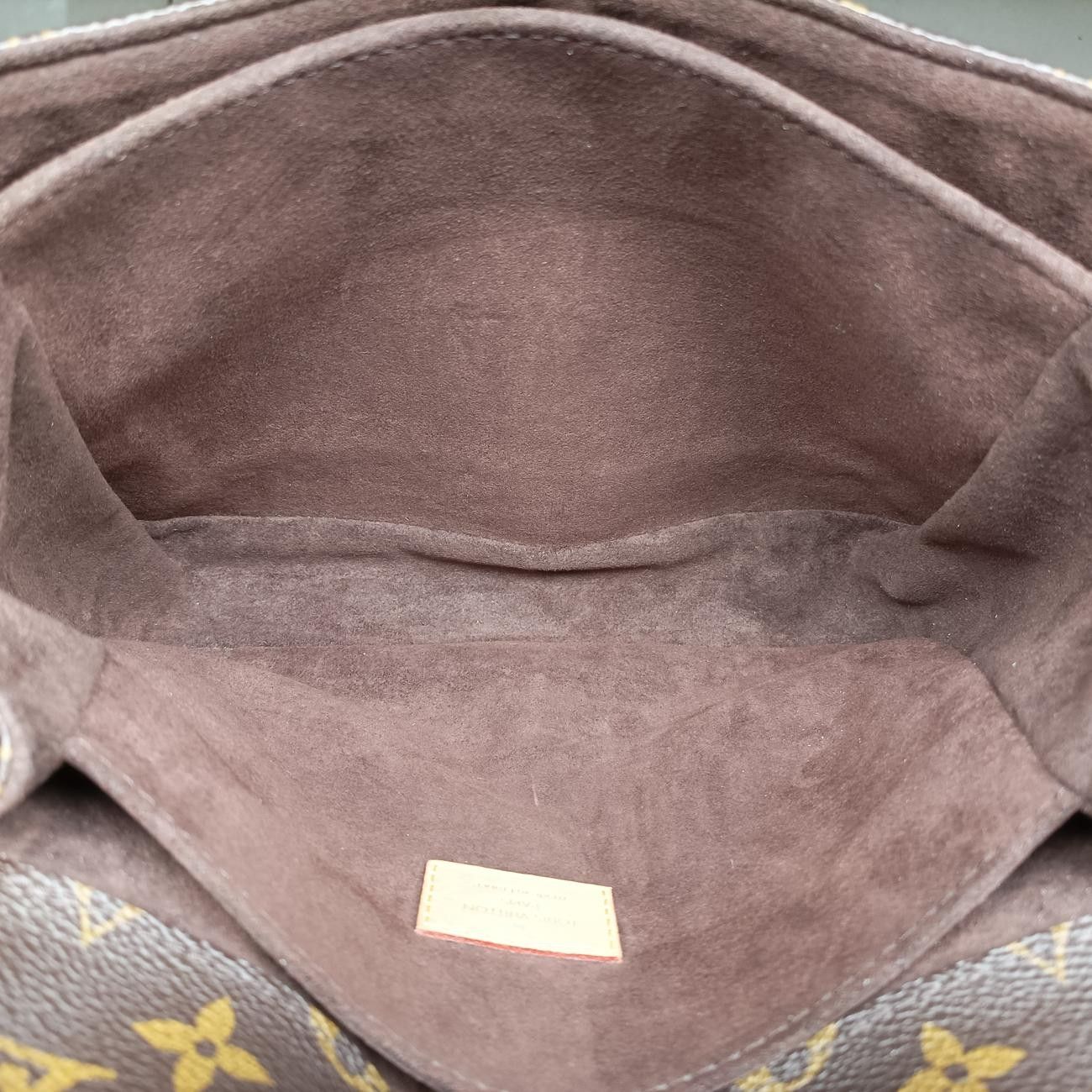 Louis Vuitton Pochette Metis MM Monogram Brown Canvas Handbag — view 9