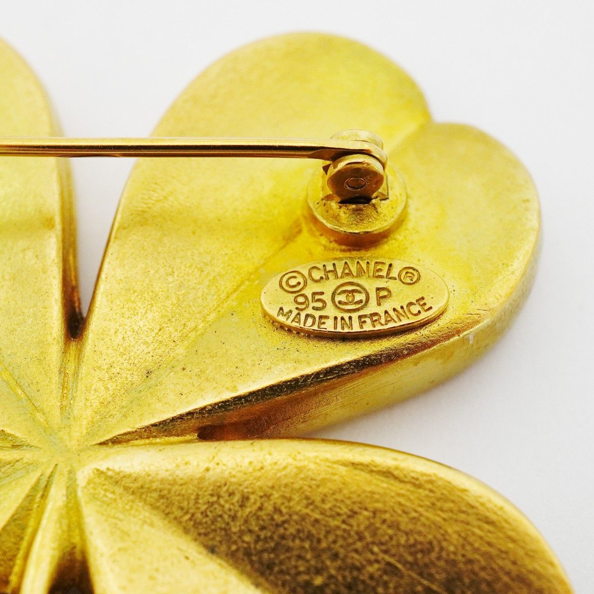Chanel Brooch Vintage CC Logo Clover Motif Gold Plated — view 4