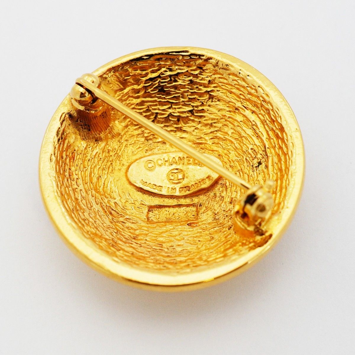 Chanel Brooch Vintage CC Logo Quilted Round — view 5