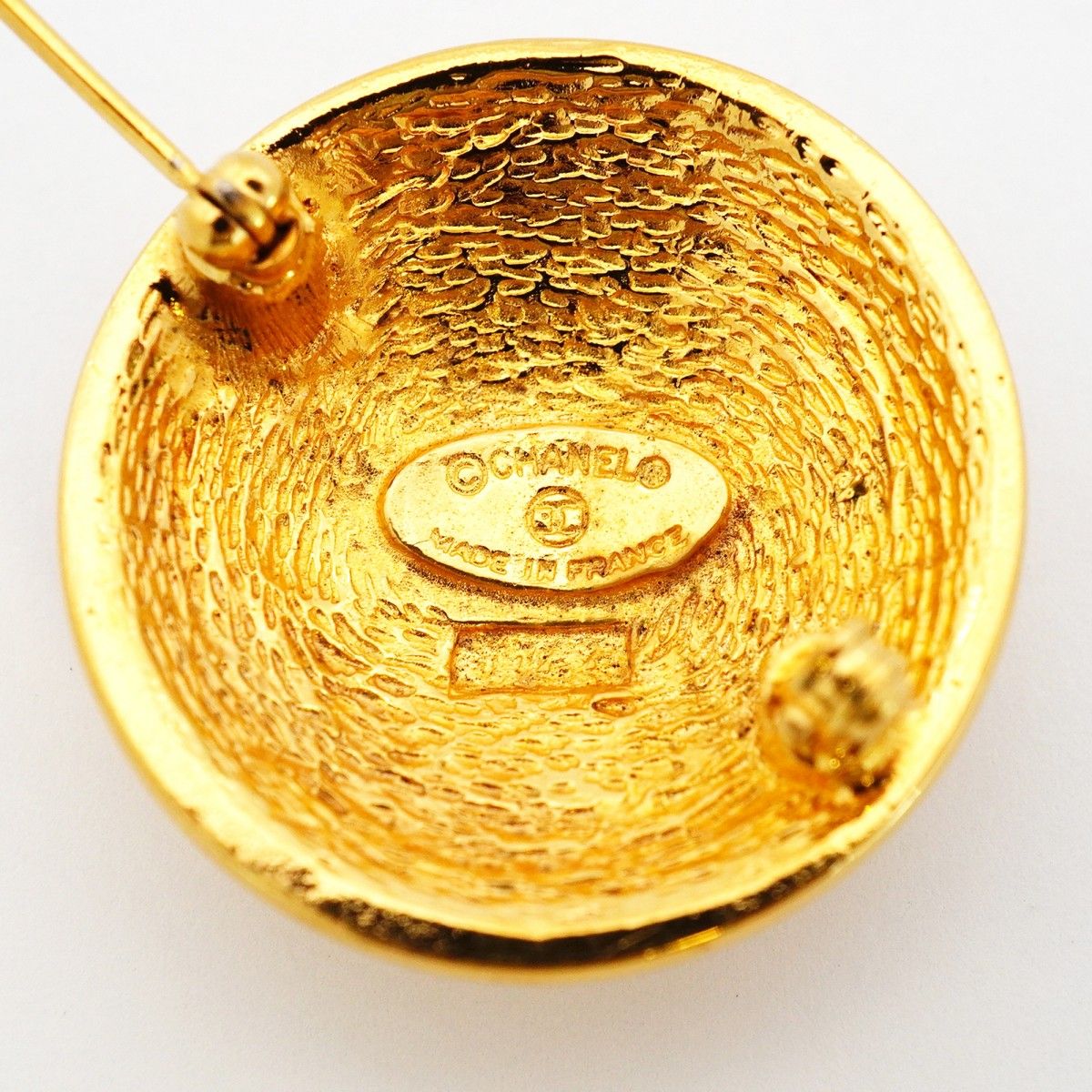 Chanel Brooch Vintage CC Logo Quilted Round — view 4