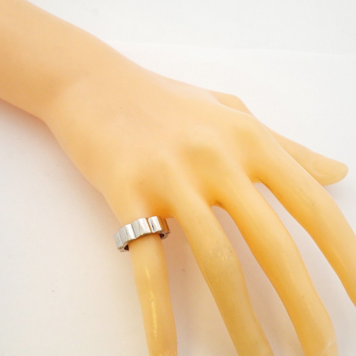 Chanel Ring Camellia Profile 18k White Gold — view 8