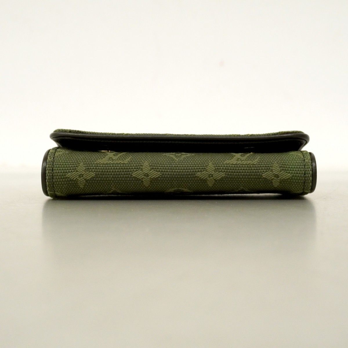 Louis Vuitton Key Case Monogram Mini Multicles 4 Khaki Key Holder — view 3