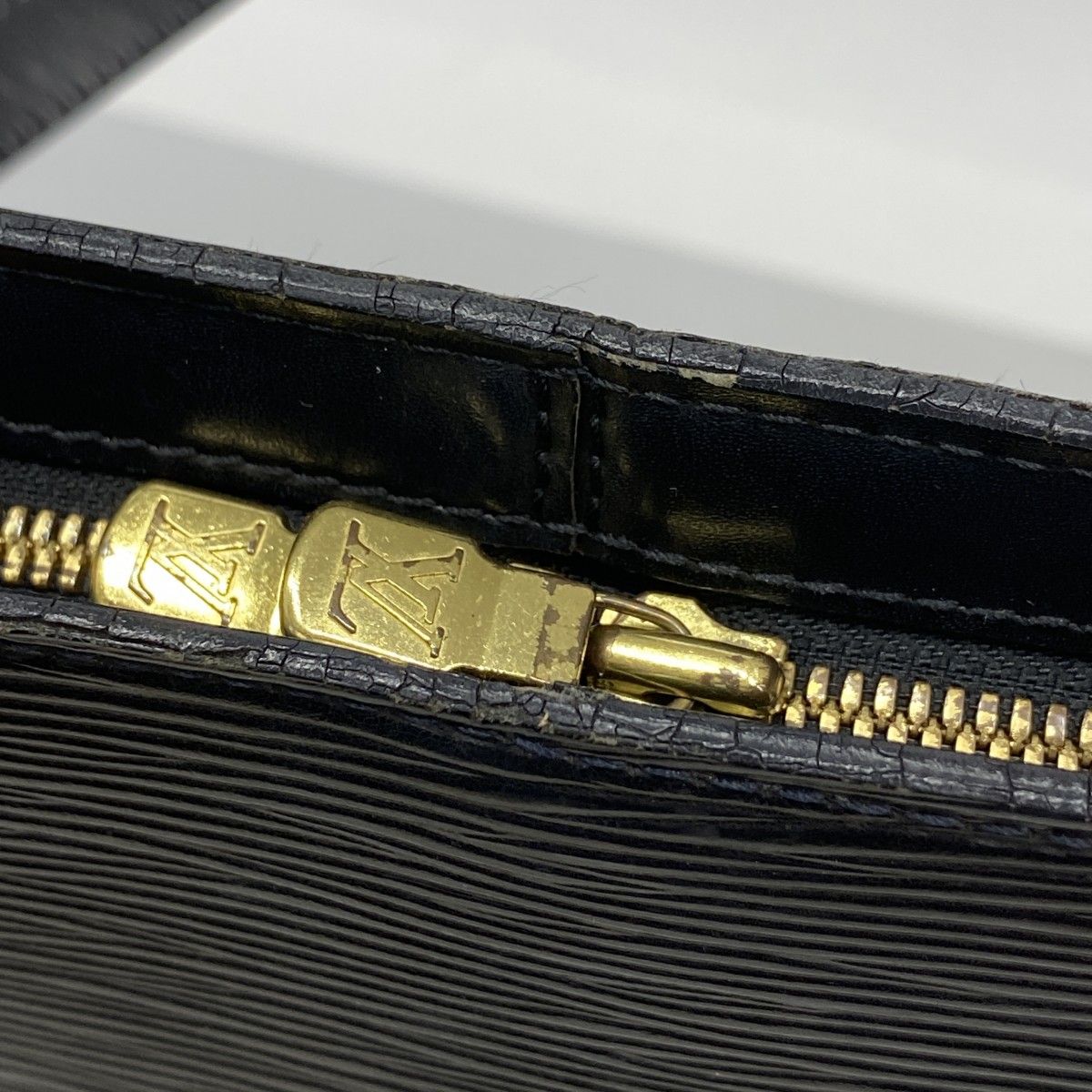 Louis Vuitton Shoulder Bag Epi Lussac Noir — view 6