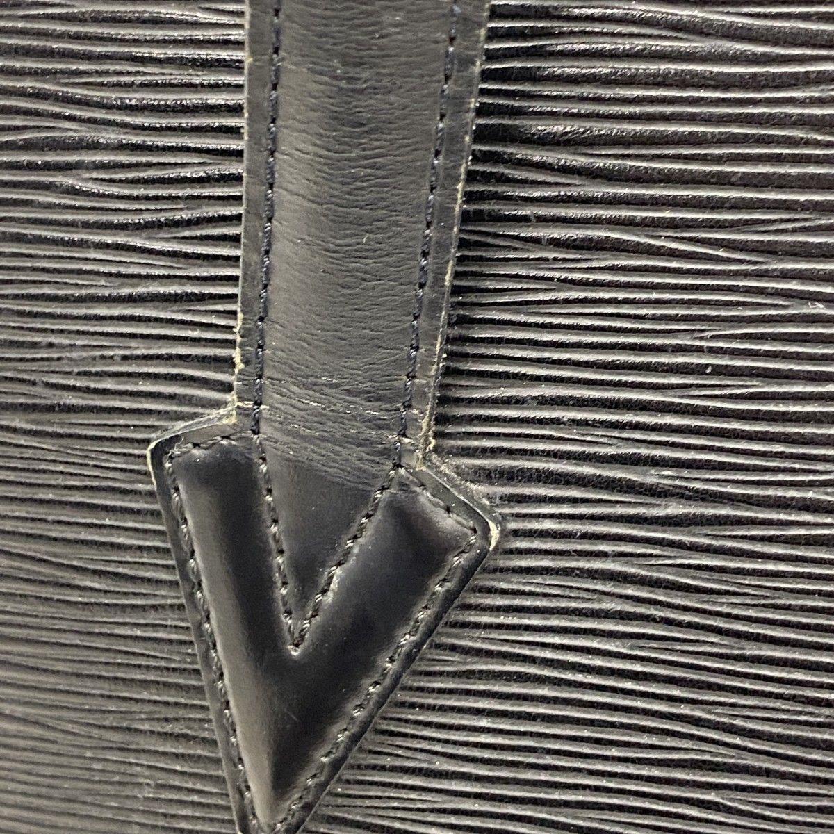 Louis Vuitton Shoulder Bag Epi Lussac Noir — view 8