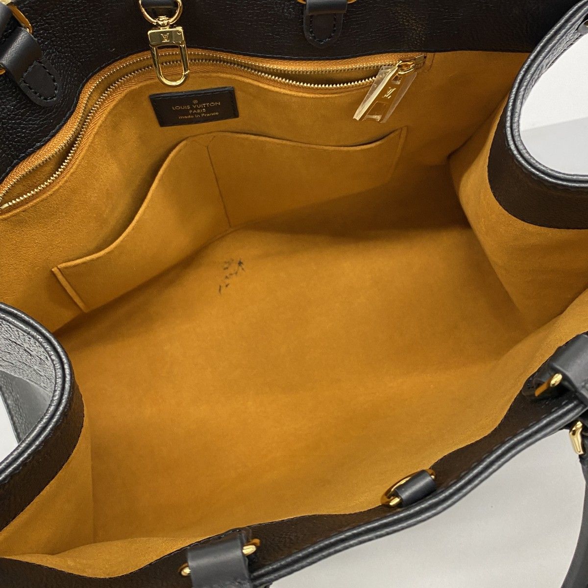 Louis Vuitton Tote Monogram Empreinte On The Go MM Noir 2-Way — view 4