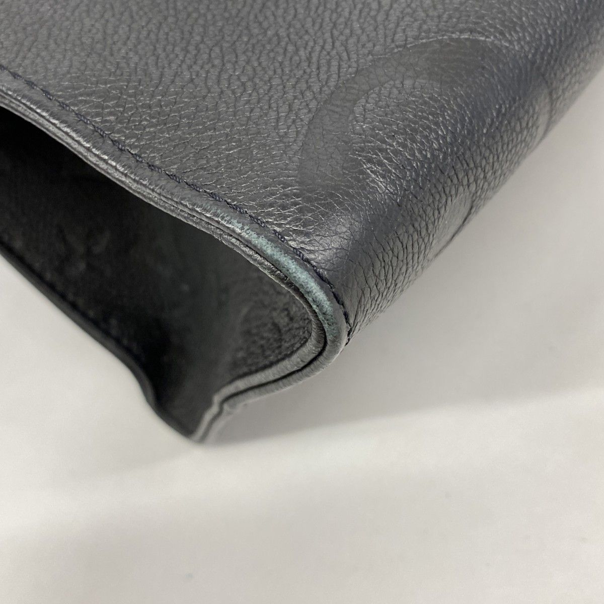 Louis Vuitton Tote Monogram Empreinte On The Go MM Noir 2-Way — view 6