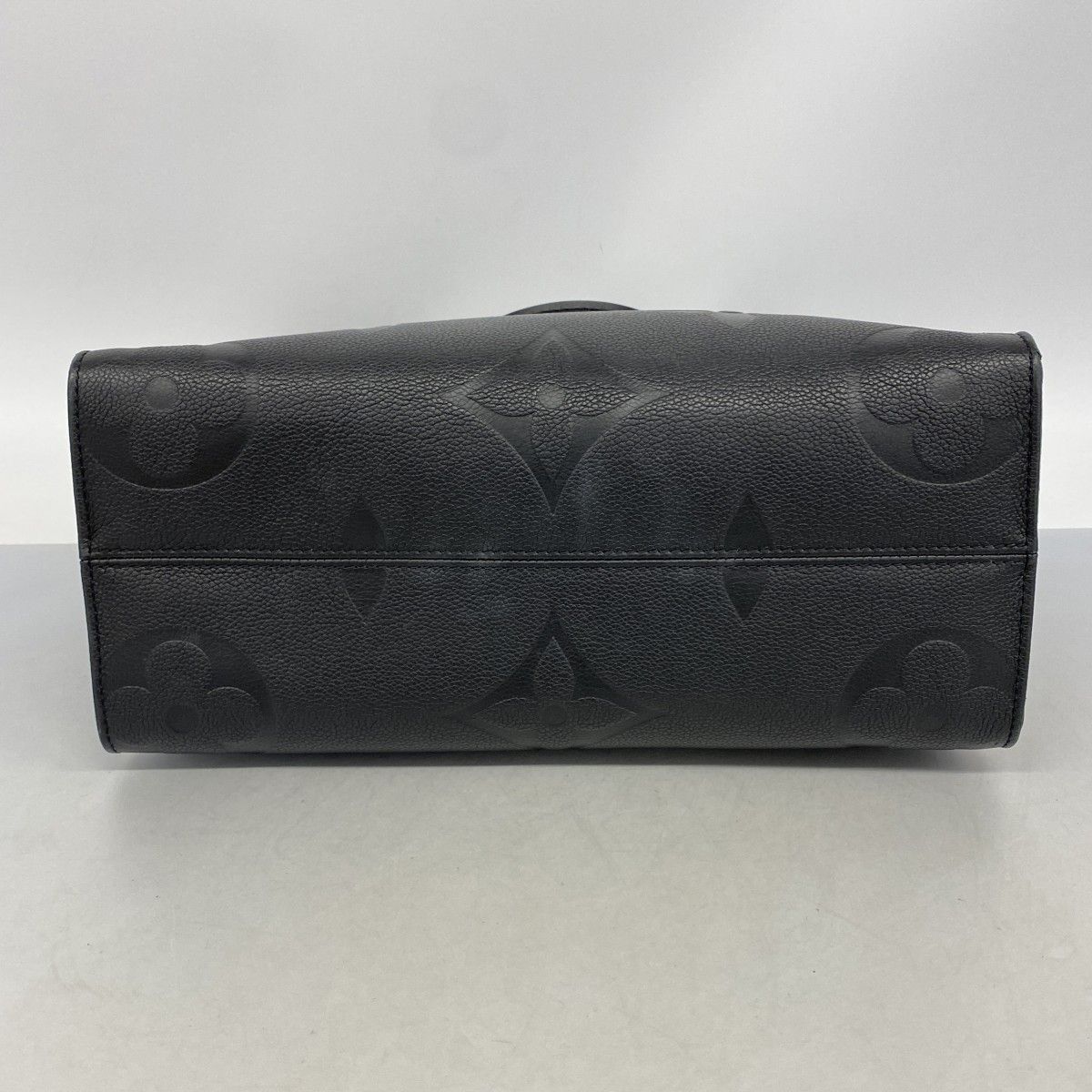 Louis Vuitton Tote Monogram Empreinte On The Go MM Noir 2-Way — view 3
