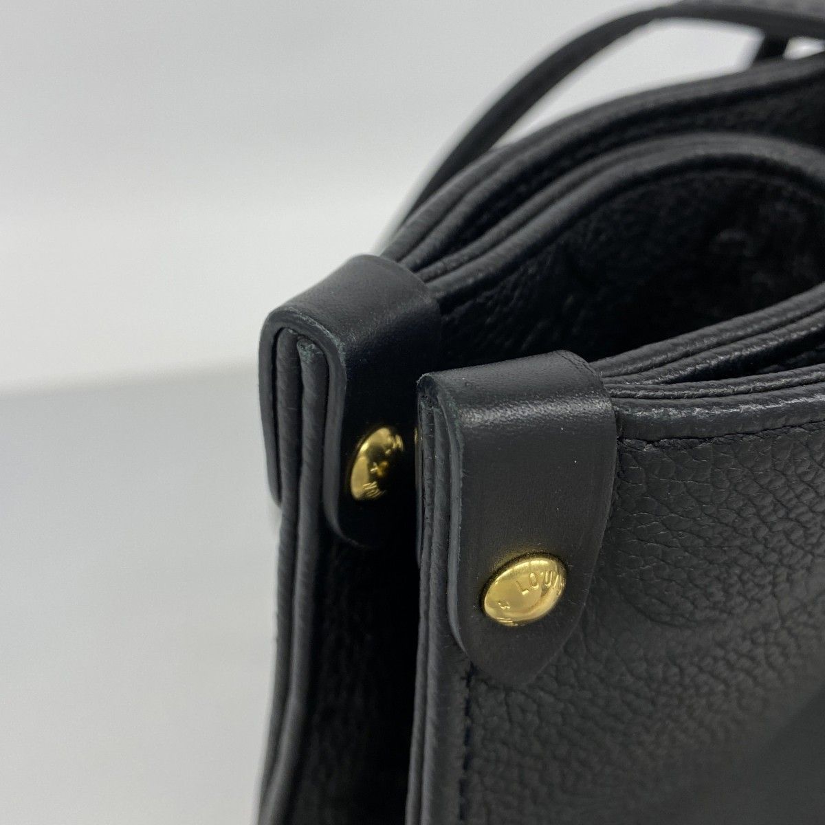 Louis Vuitton Tote Monogram Empreinte On The Go MM Noir 2-Way — view 9