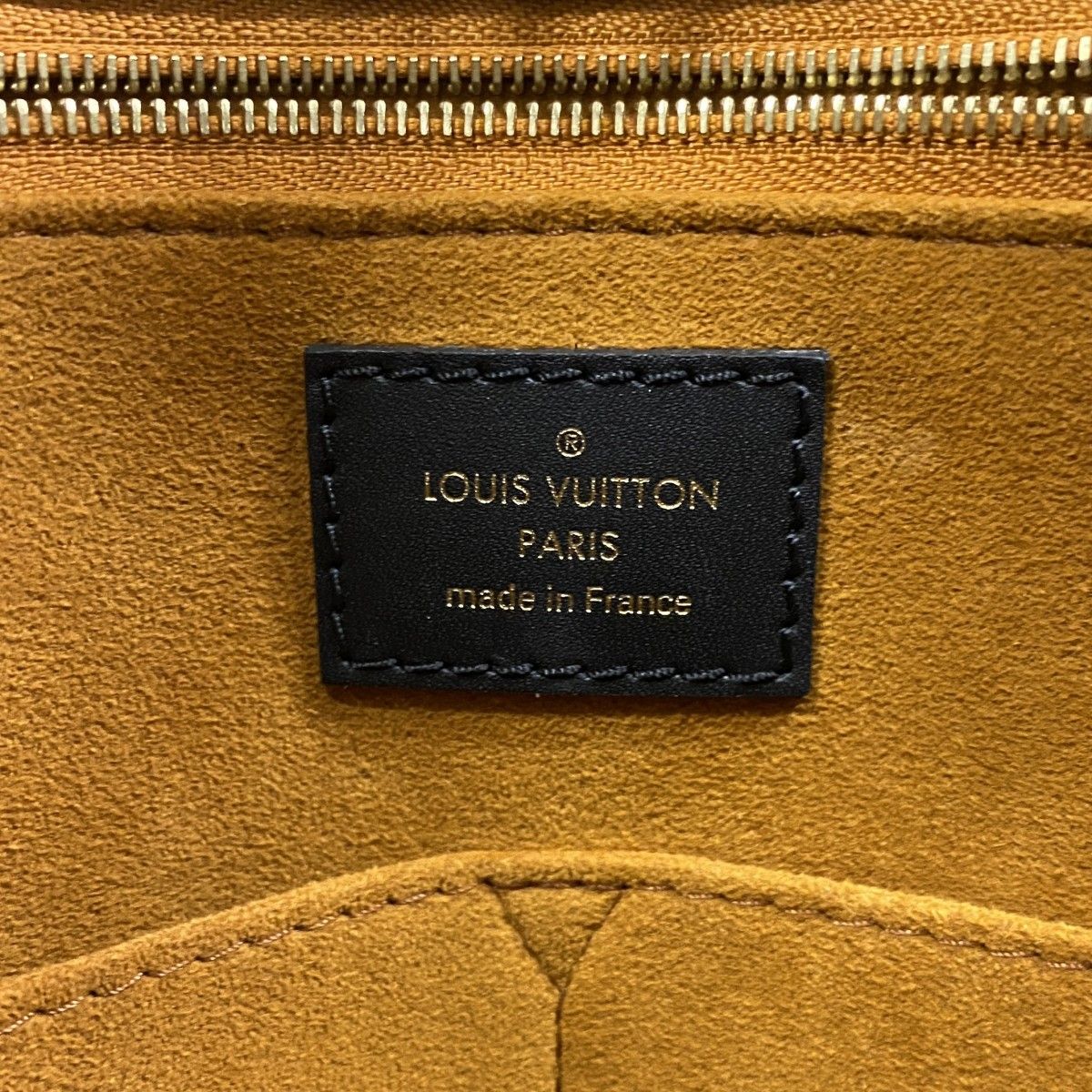 Louis Vuitton Tote Monogram Empreinte On The Go MM Noir 2-Way — view 5