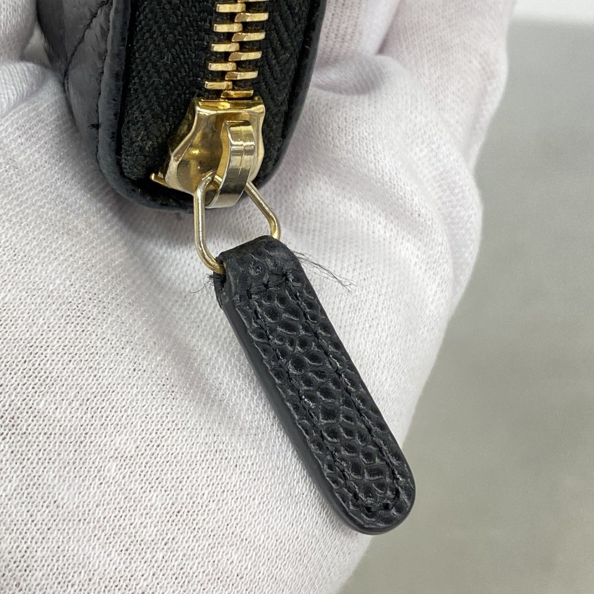 Chanel Wallet Quilted Caviar Leather Black Gold — view 7