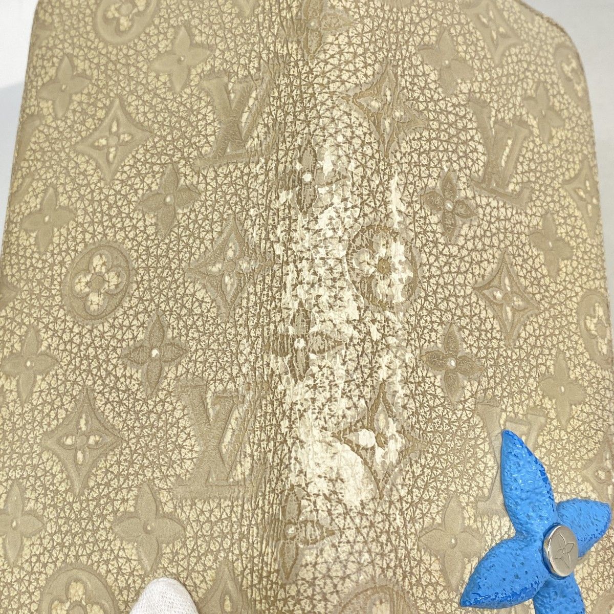 Louis Vuitton Wallet Taurillon Climbing Zippy Vertical Chalk White — view 7
