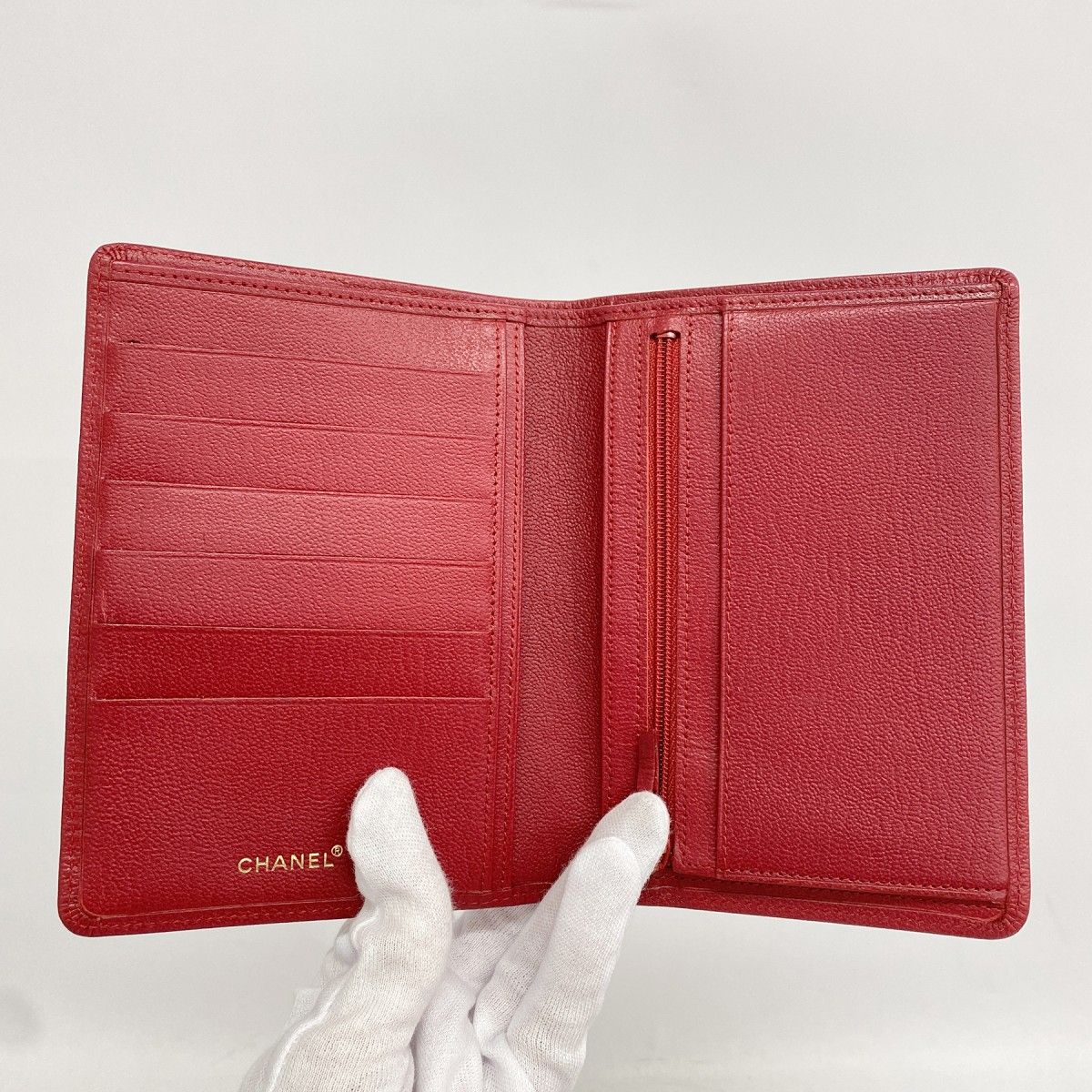 Chanel Wallet Leather Red Gold — view 3