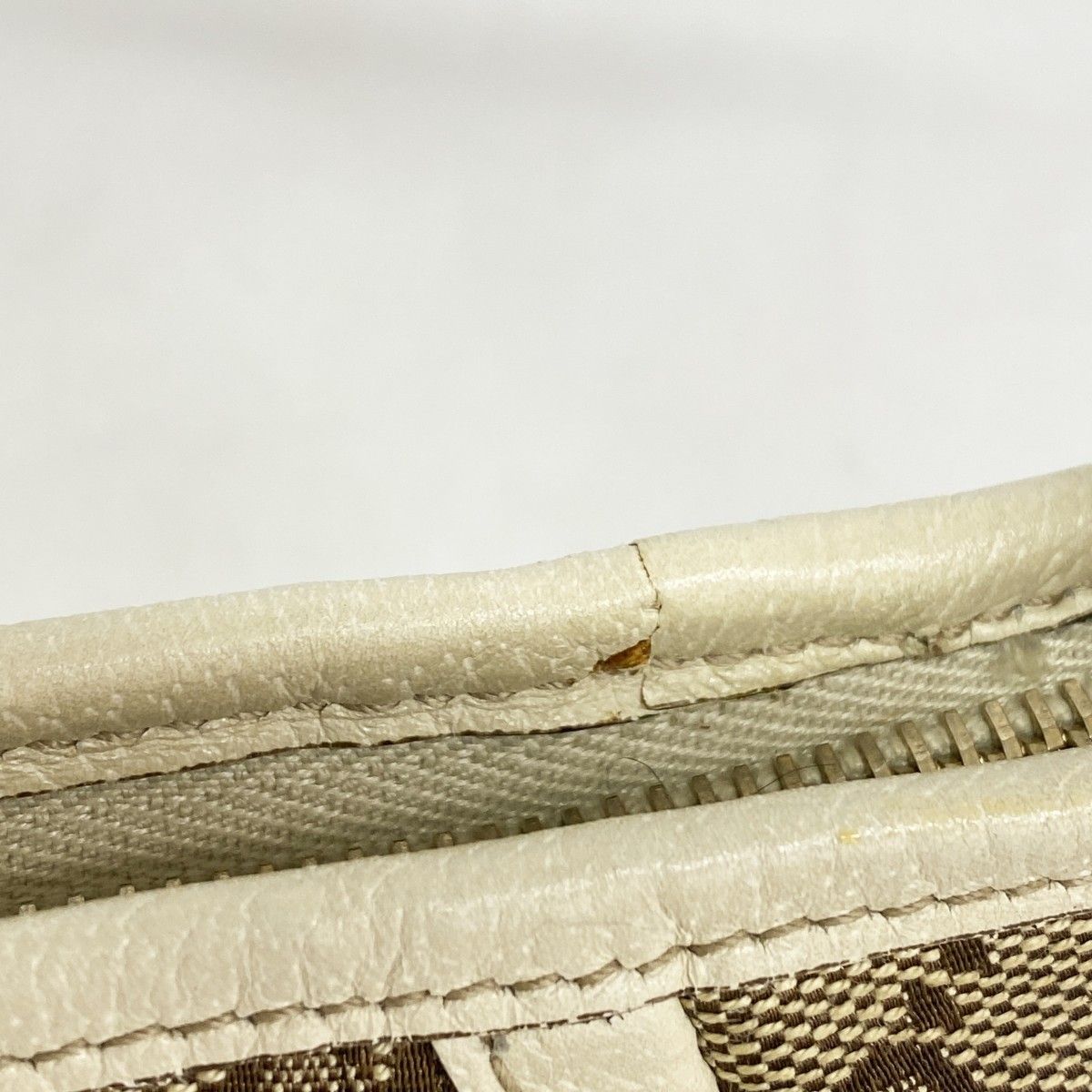 Gucci Handbag GG Canvas Abbey Beige Champagne Gold — view 7