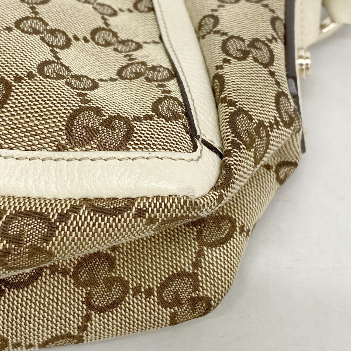 Gucci Handbag GG Canvas Abbey Beige Champagne Gold — view 8