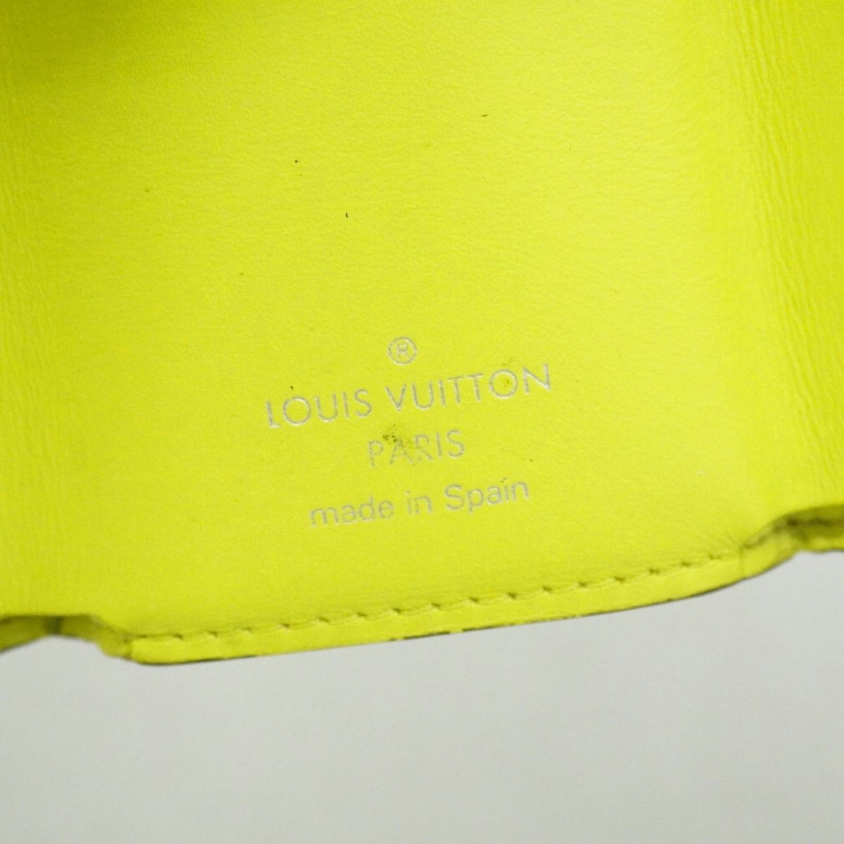 Louis Vuitton Trifold Wallet Taigarama Discovery Compact Jaune — view 4