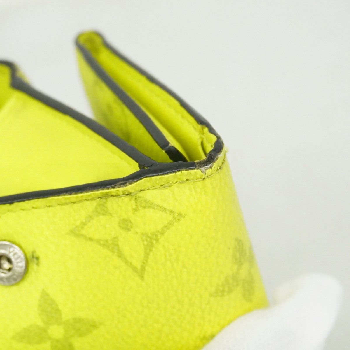 Louis Vuitton Trifold Wallet Taigarama Discovery Compact Jaune — view 6
