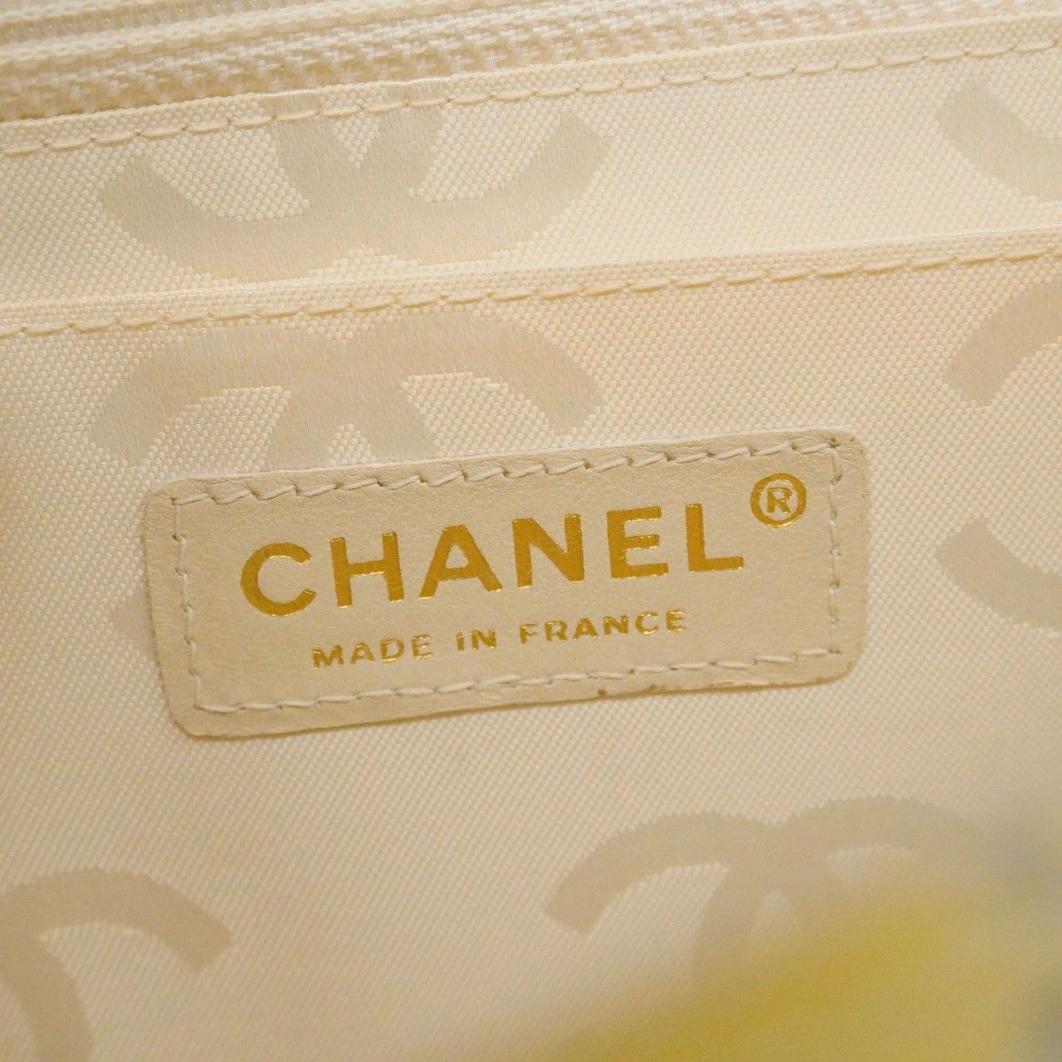 Chanel Shoulder Bag Camellia Perforated Patent Leather Yellow Champagne Gold — view 5