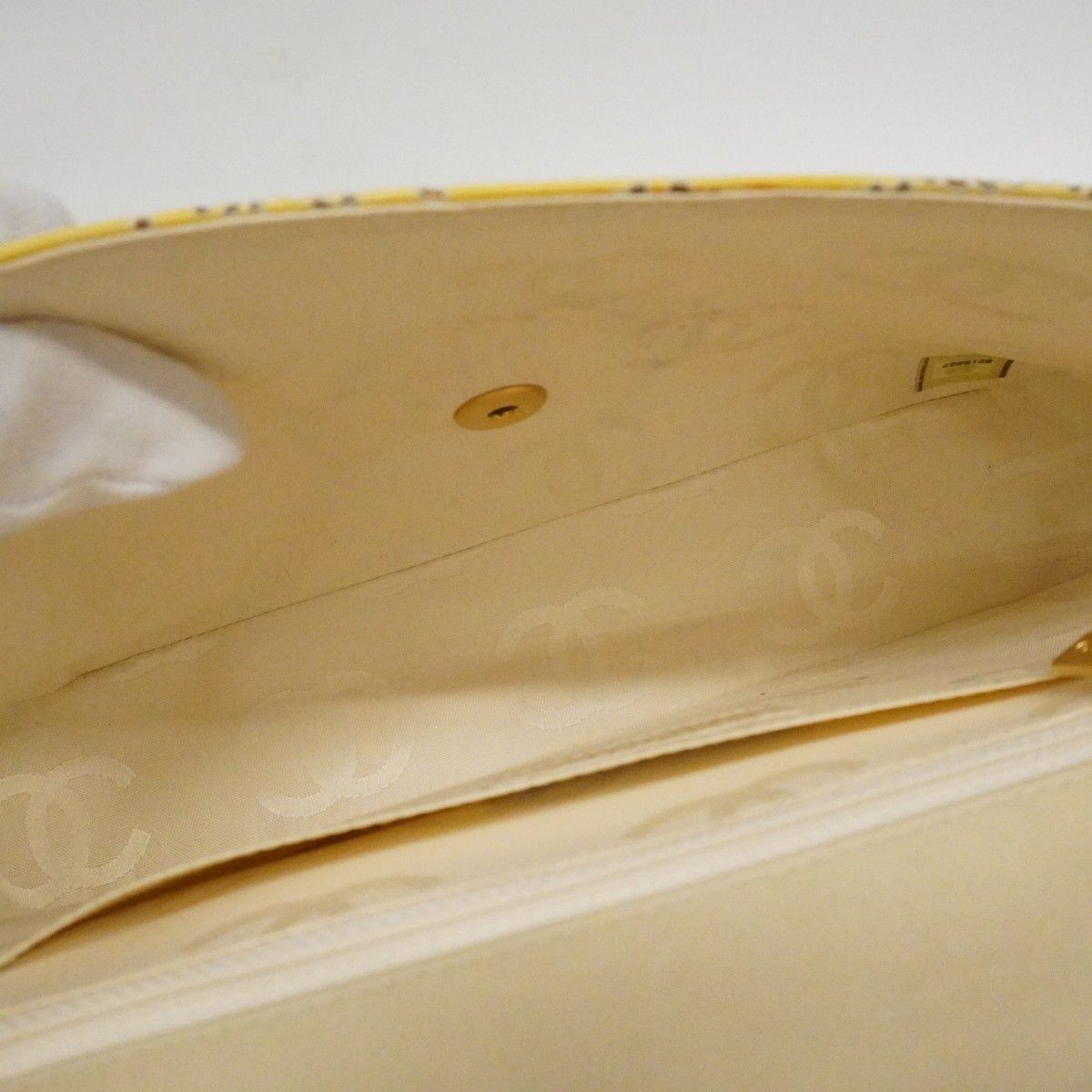 Chanel Shoulder Bag Camellia Perforated Patent Leather Yellow Champagne Gold — view 4