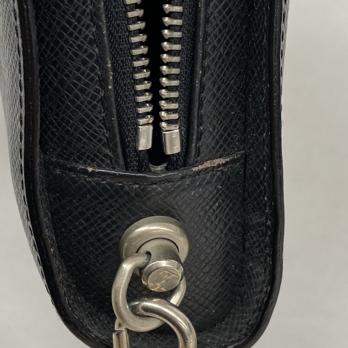 Louis Vuitton Clutch Taiga Baikal Ardoise — view 9