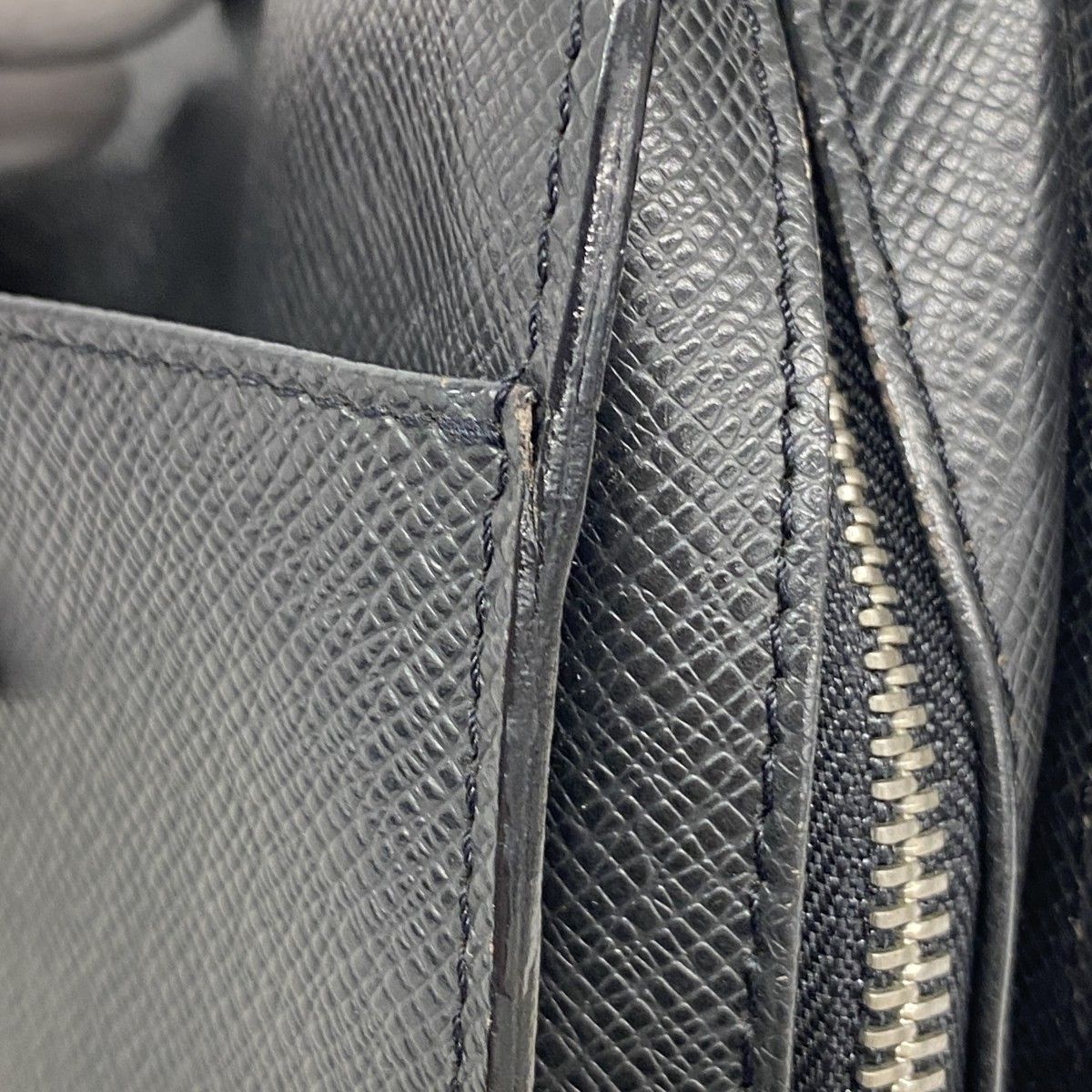 Louis Vuitton Clutch Taiga Baikal Ardoise — view 8