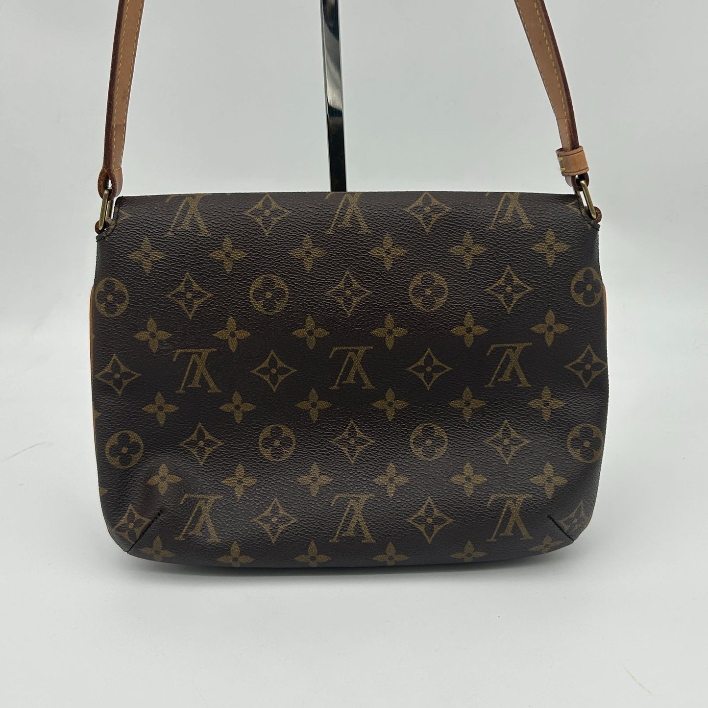 Louis Vuitton Musette Tango Short Shoulder — view 3