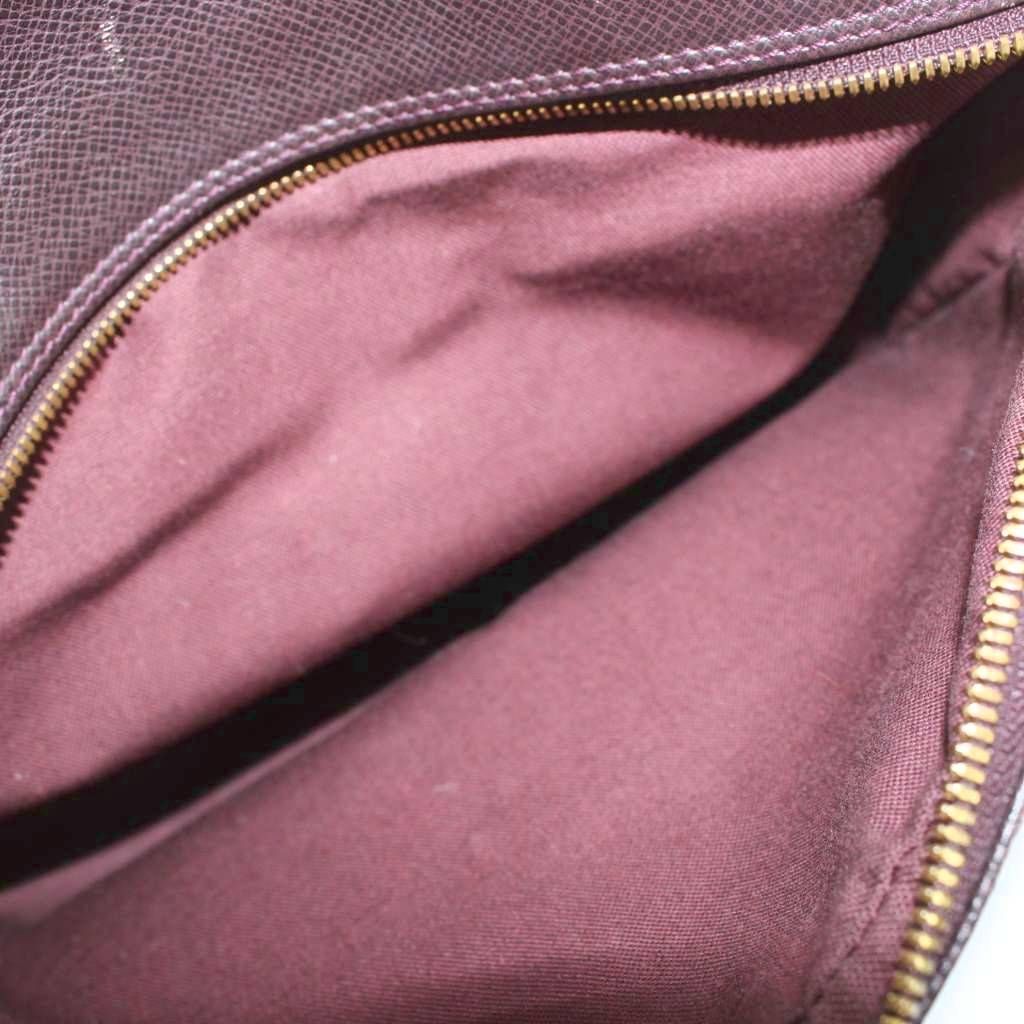 Louis Vuitton Taiga Reporter PM Shoulder Bag Crossbody Leather — view 5