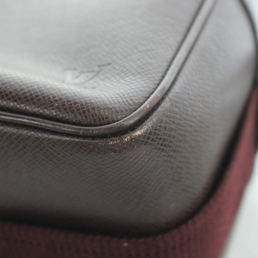 Louis Vuitton Taiga Reporter PM Shoulder Bag Crossbody Leather — view 7