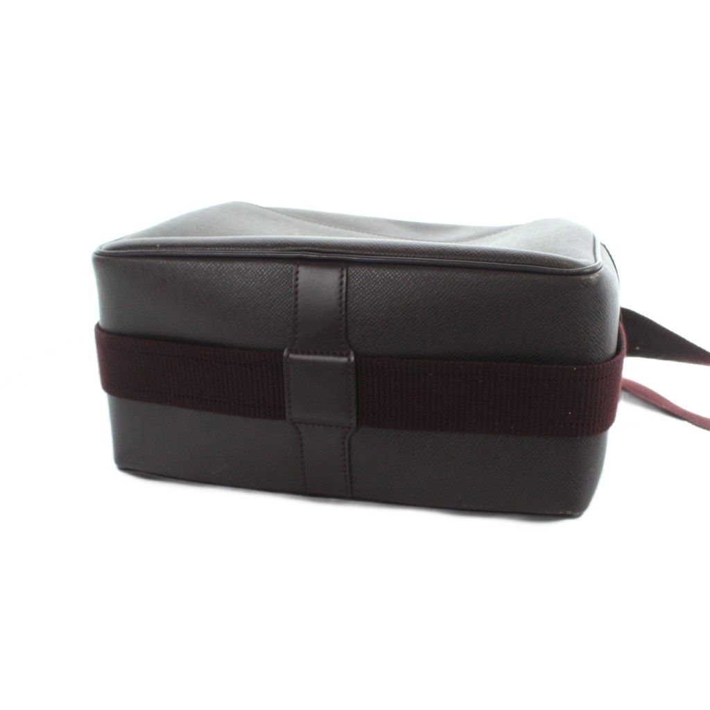 Louis Vuitton Taiga Reporter PM Shoulder Bag Crossbody Leather — view 4