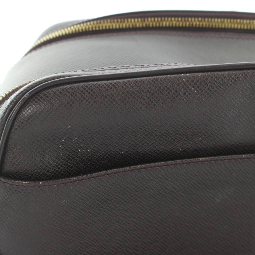 Louis Vuitton Taiga Reporter PM Shoulder Bag Crossbody Leather — view 8