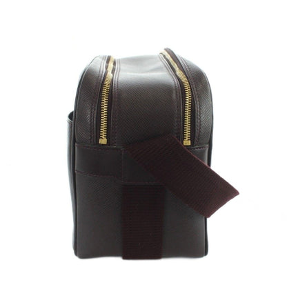 Louis Vuitton Taiga Reporter PM Shoulder Bag Crossbody Leather — view 3