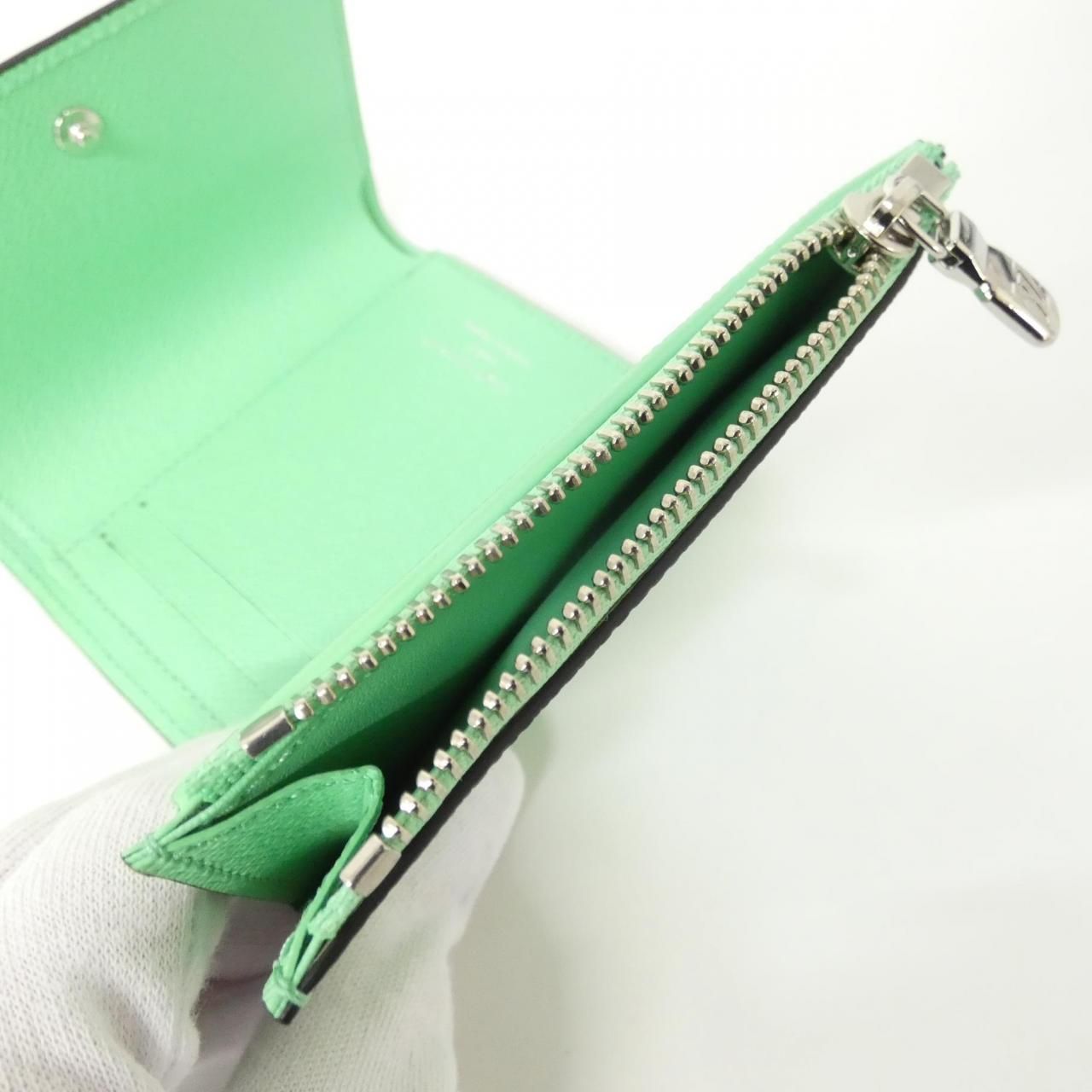 Louis Vuitton Taigarama Victor Wallet — view 4