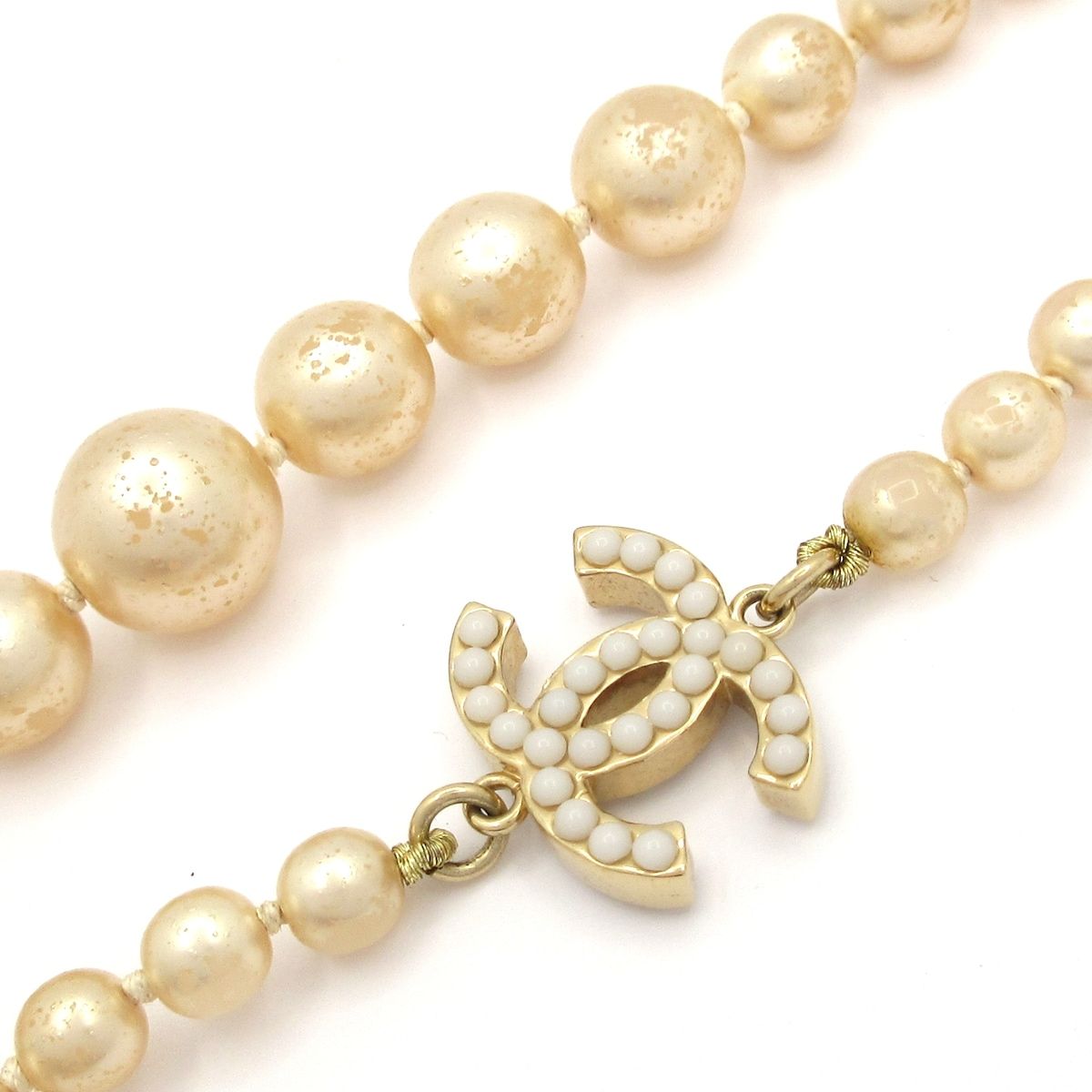 Chanel Necklace CC Logo White Gold — view 3