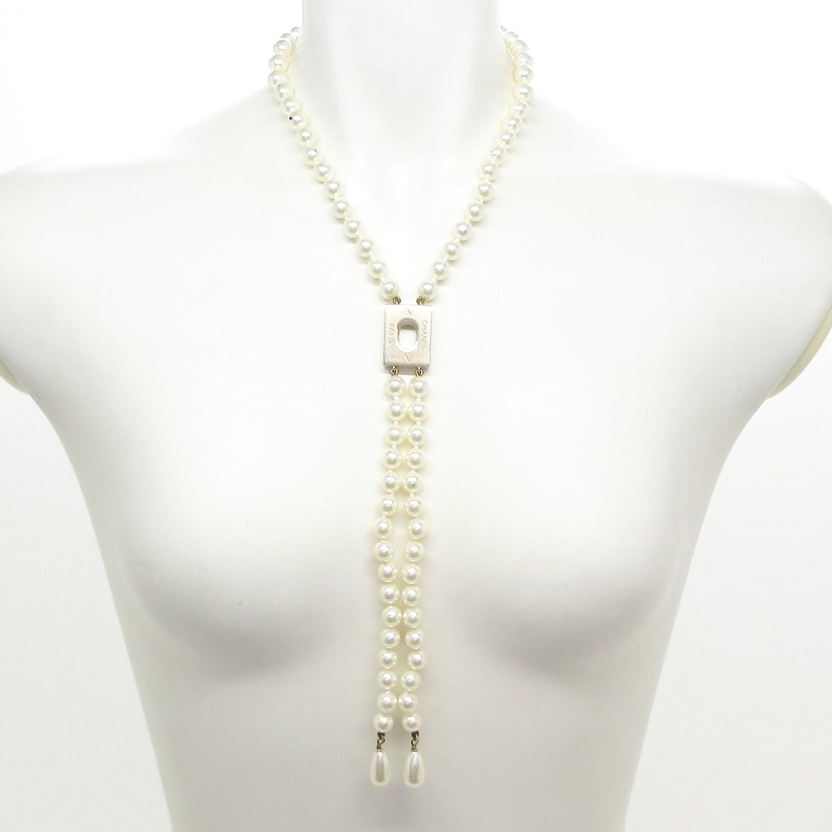 Chanel Necklace CC Logo White Gold — view 2