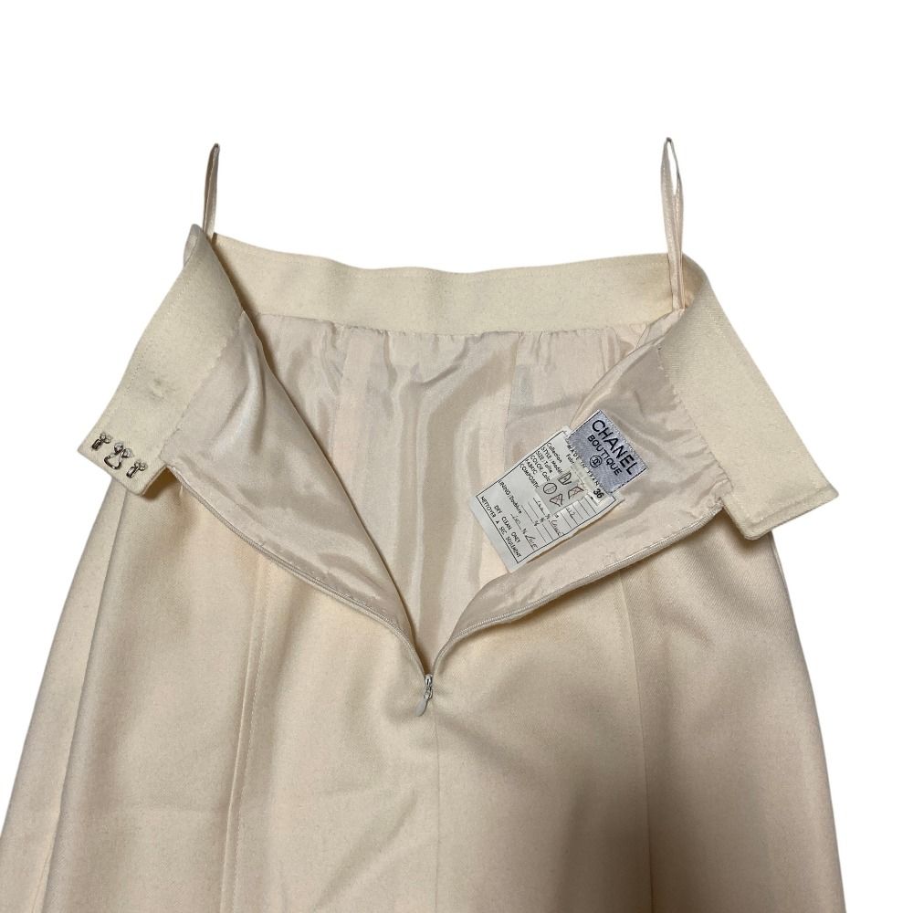 Chanel Vintage CC Logo Button Slit Tight Skirt 36 Ivory — view 4