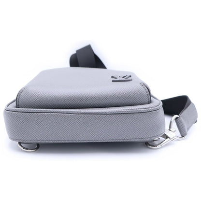 Louis Vuitton Taiga Avenue Leather Body Shoulder Bag Gray — view 4