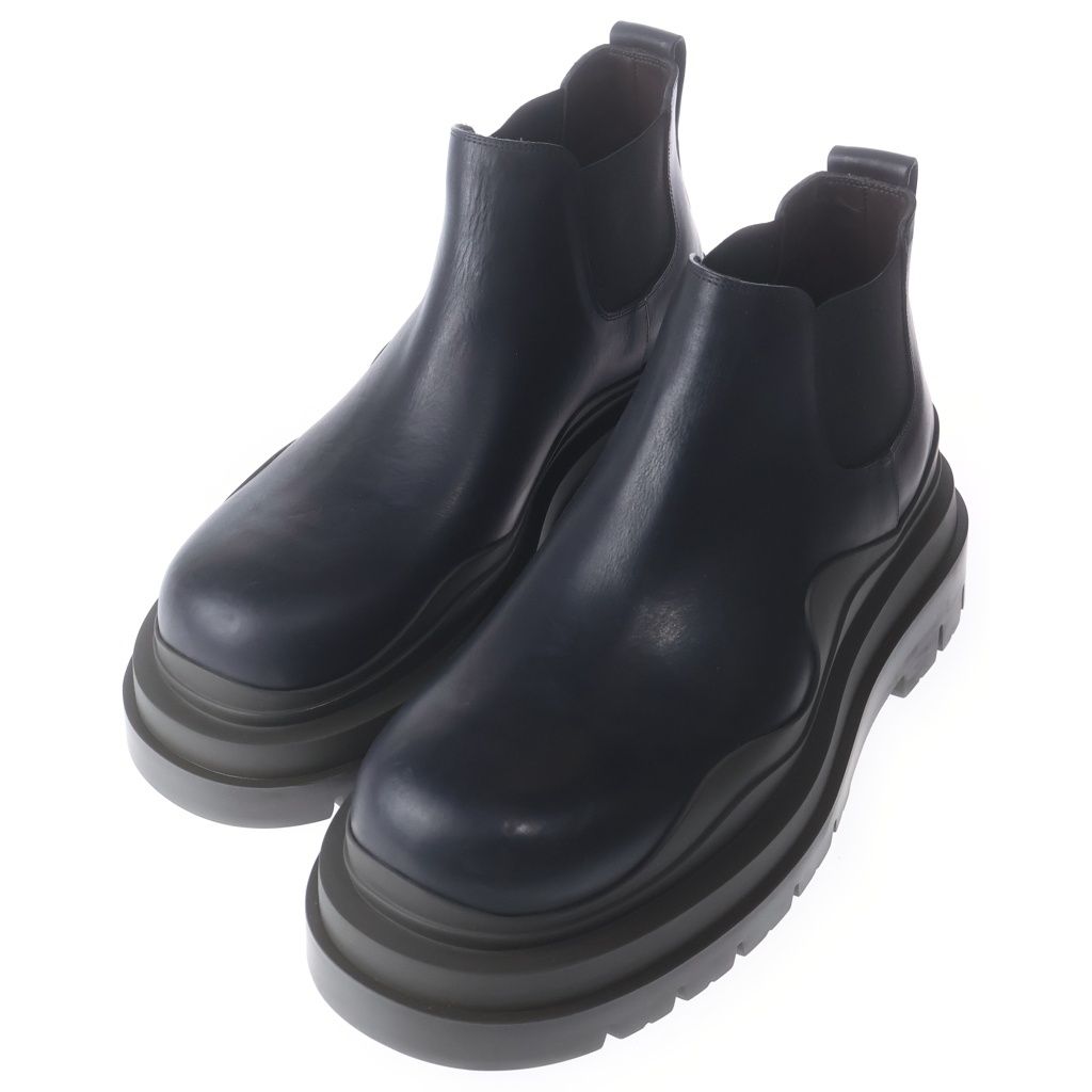 Bottega Veneta Tire Ankle Chelsea Boots Black — view 2