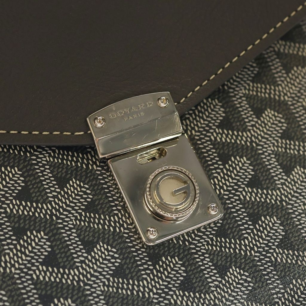Goyard Seaple Pouch PM Shoulder Bag Leather Silver Gray — view 6