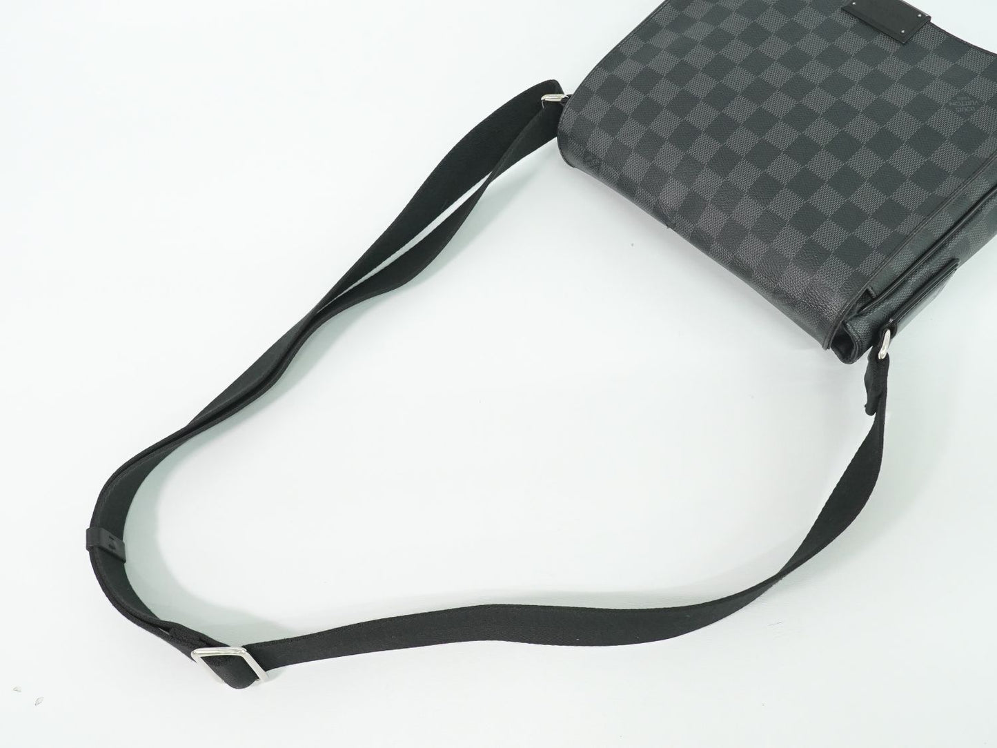 Louis Vuitton LV District PM Damier Graphite Shoulder Bag Pochette Black Gray — view 4