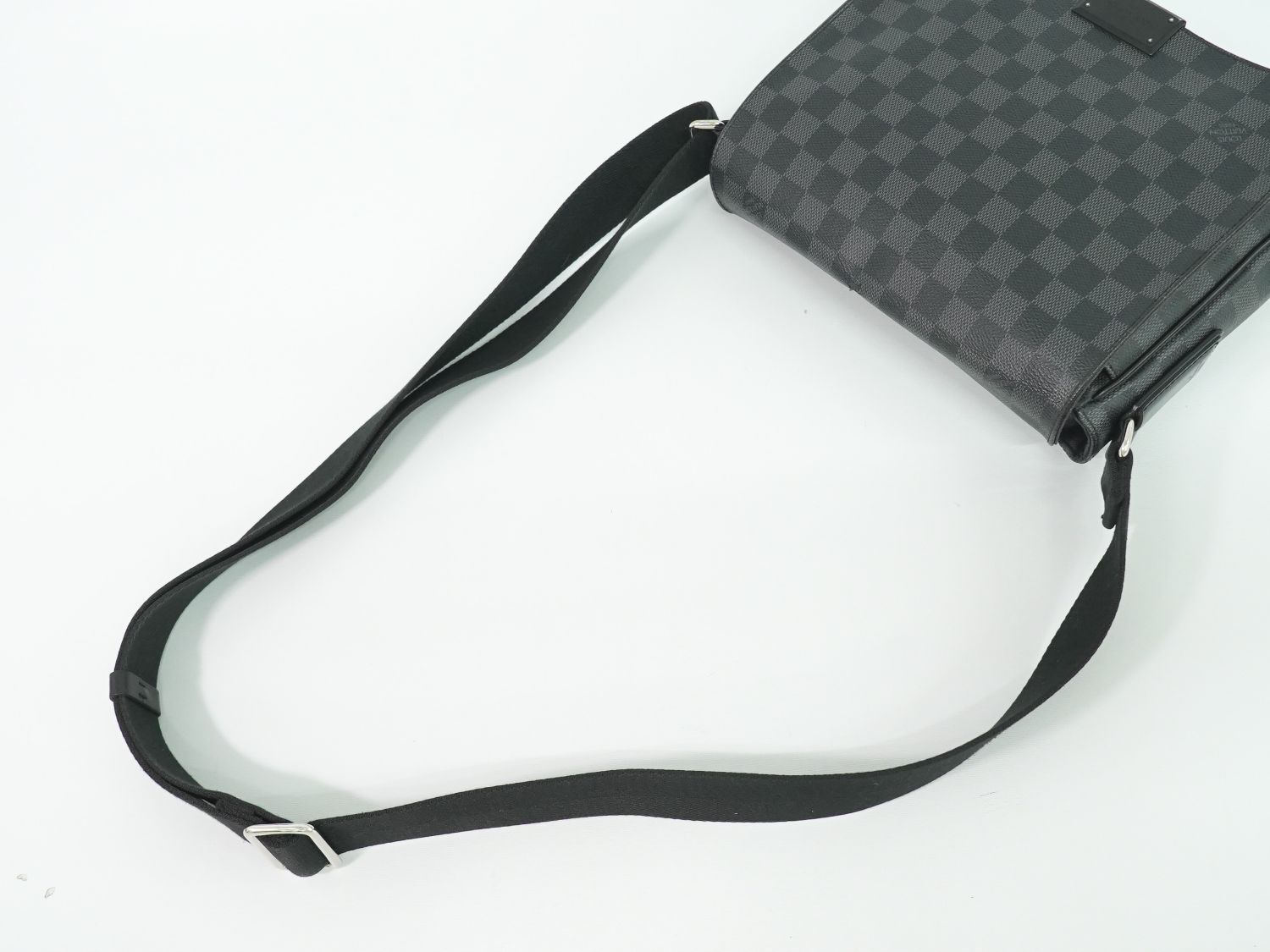 Louis Vuitton LV District PM Damier Graphite Shoulder Bag Pochette Black Gray — view 4