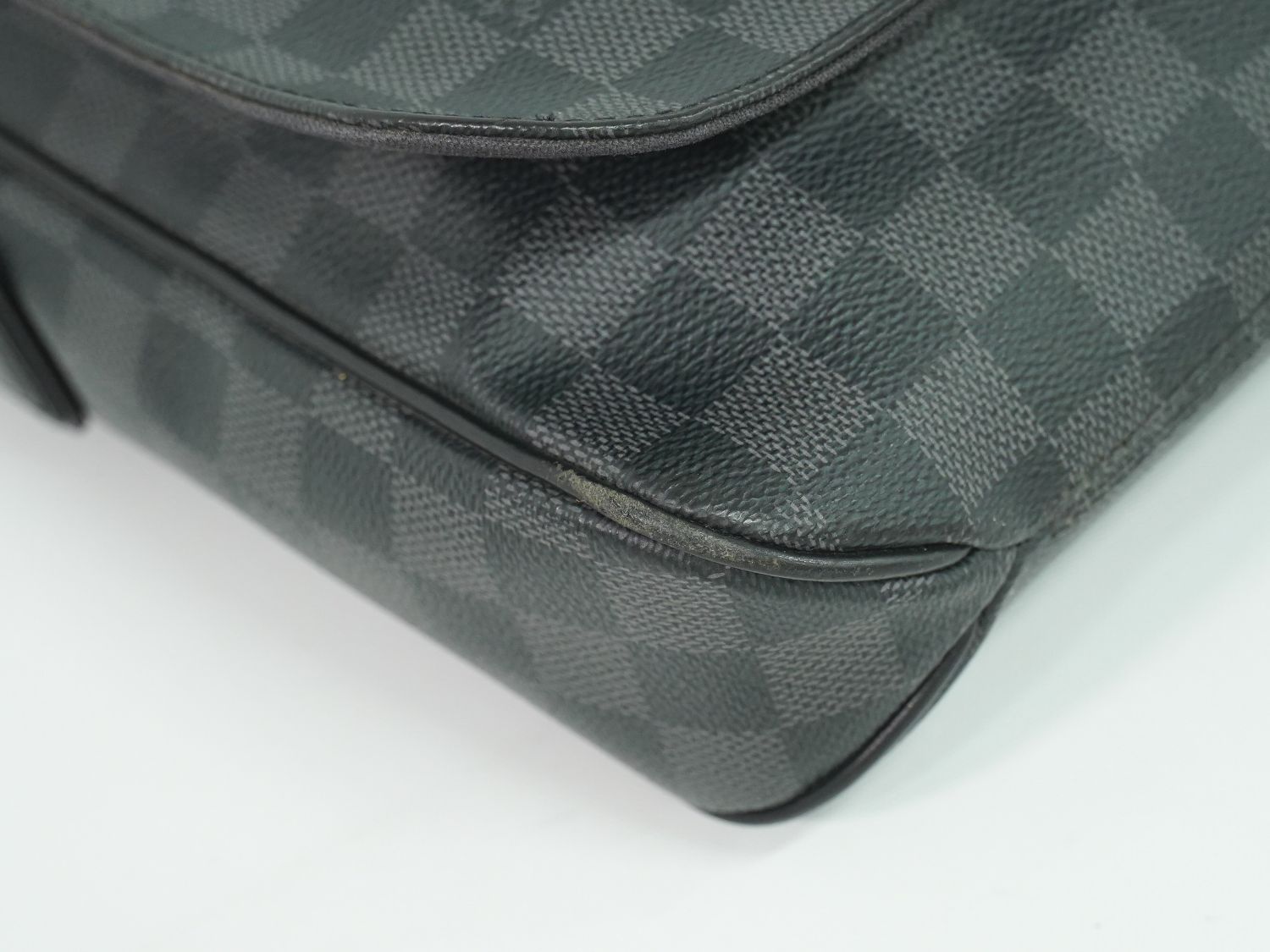 Louis Vuitton LV District PM Damier Graphite Shoulder Bag Pochette Black Gray — view 7