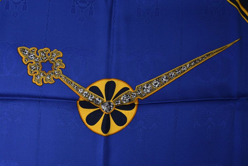 Cartier Scarf Must de Cartier Silk Watch Motif Red Blue — view 5